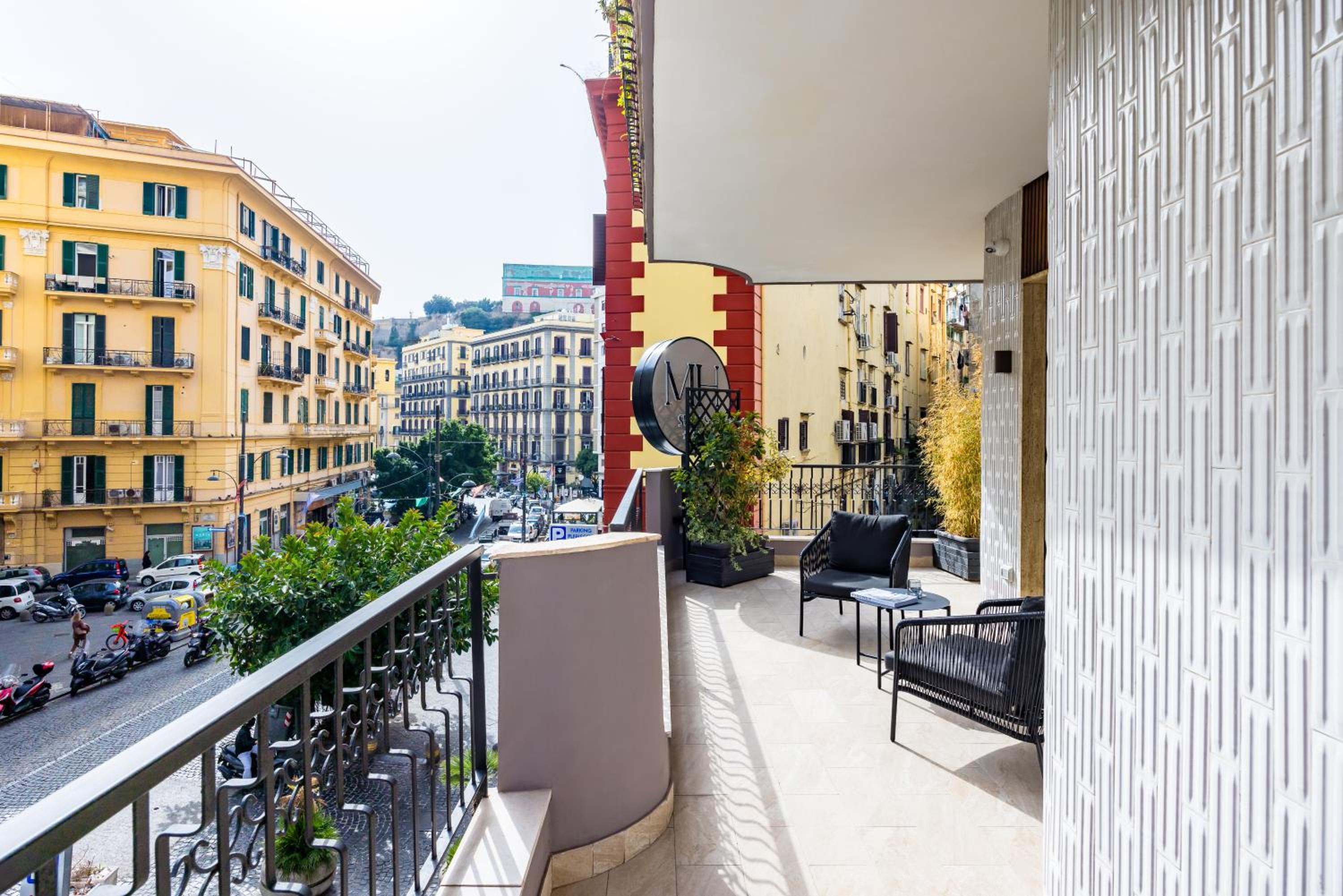 MH SUITES Plebiscito