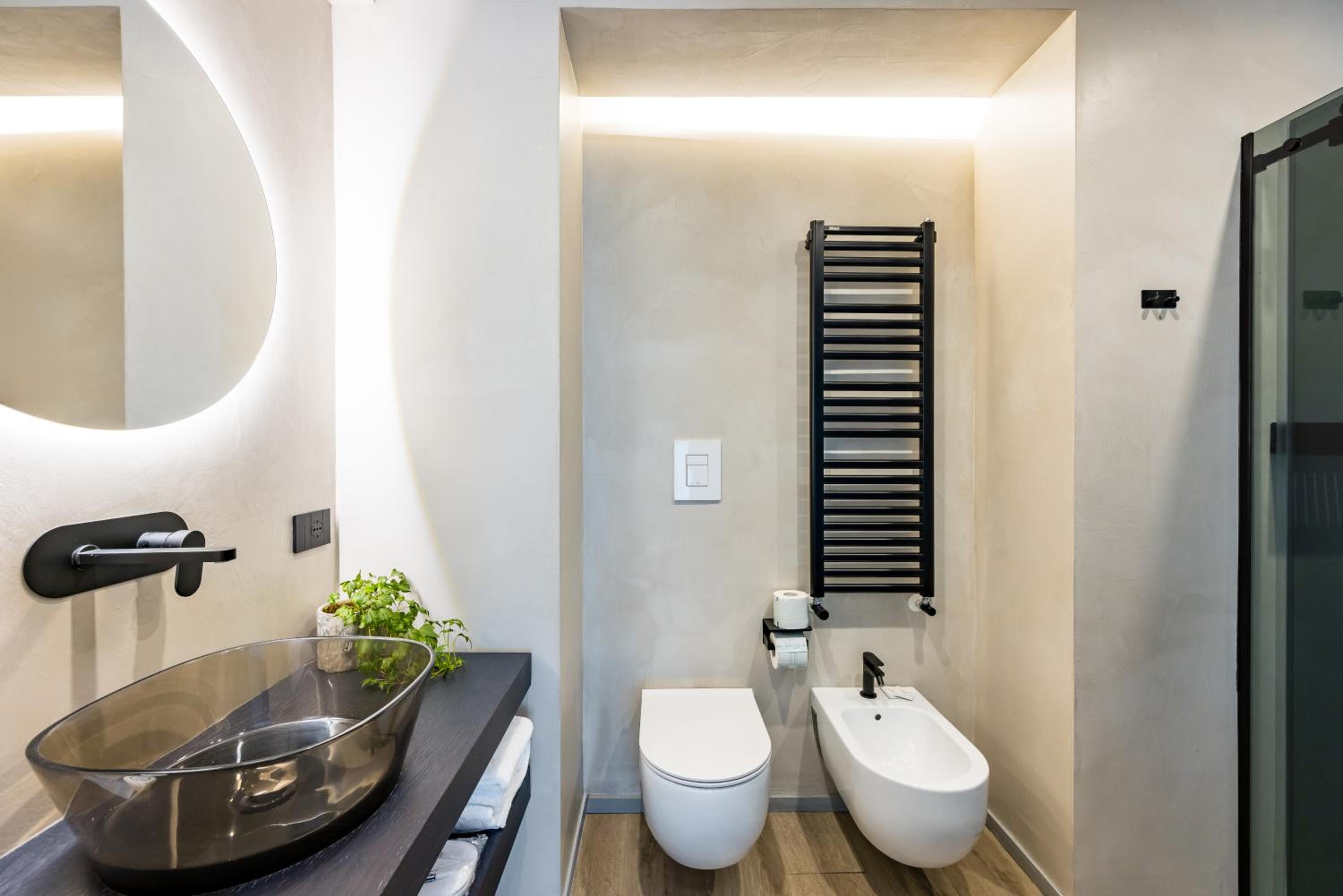 MH SUITES Plebiscito