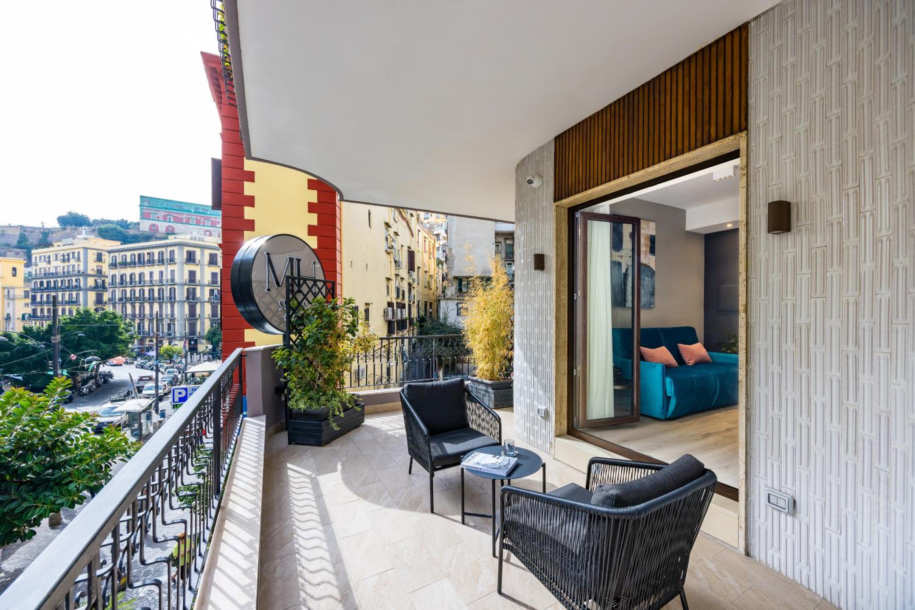 MH SUITES Plebiscito