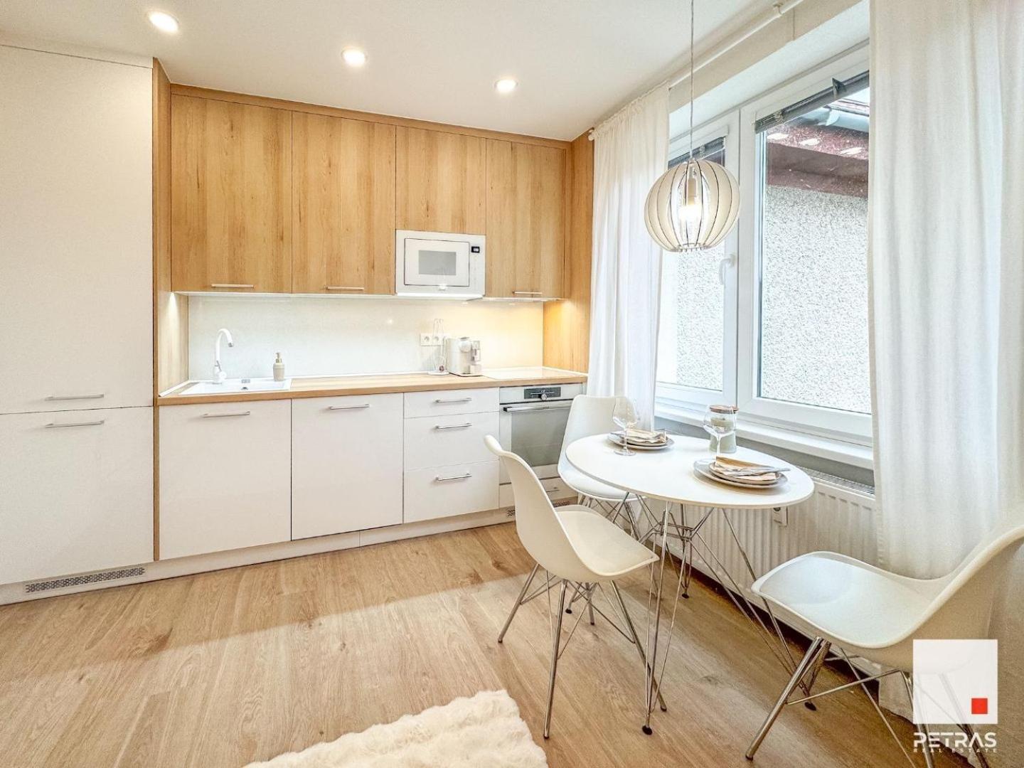 Bright & Cozy Apartment view 4