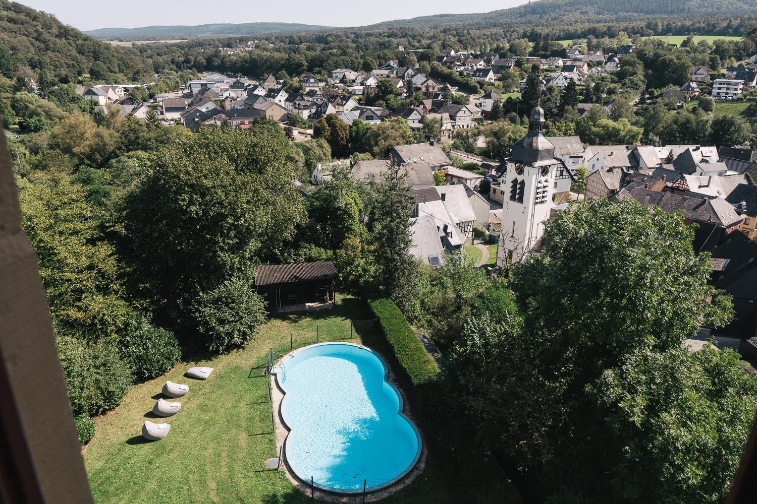Schloss Gemünden mit Schwimmbad