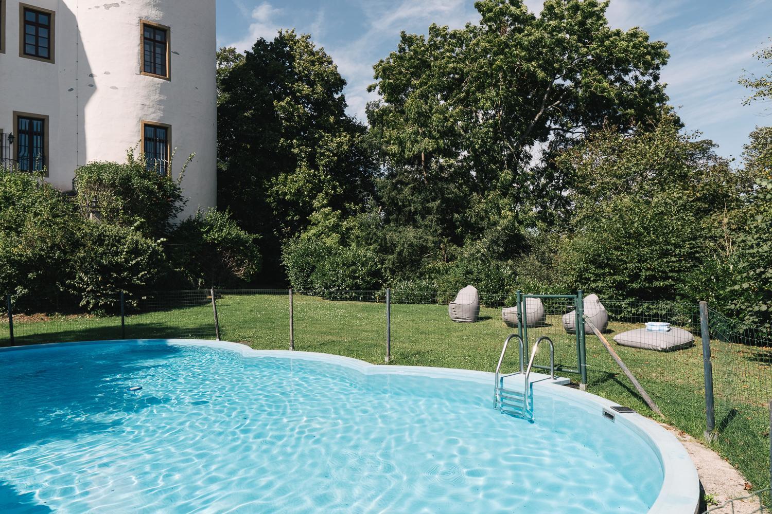 Schloss Gemünden mit Schwimmbad