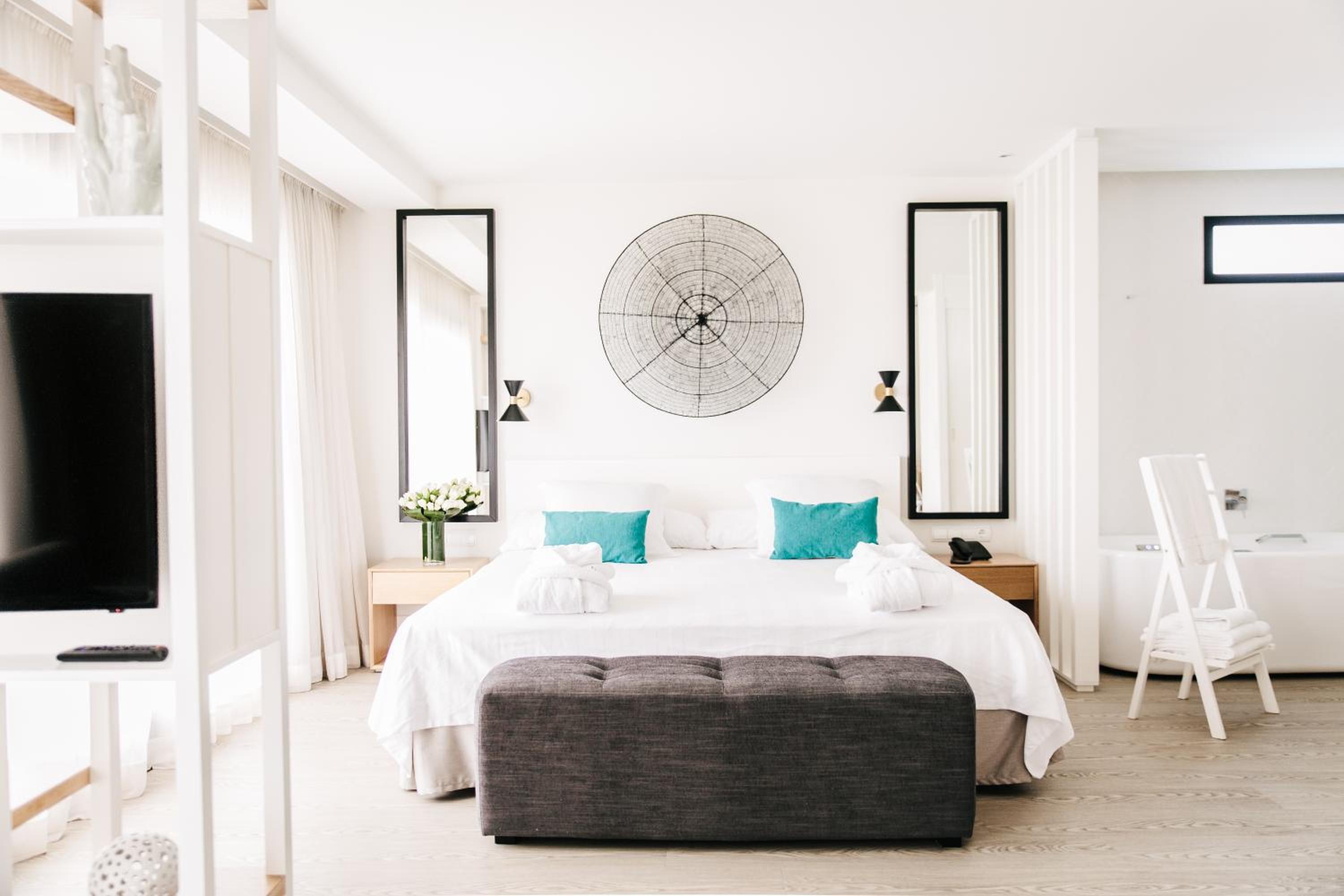 Hotel Almirante - Image 1