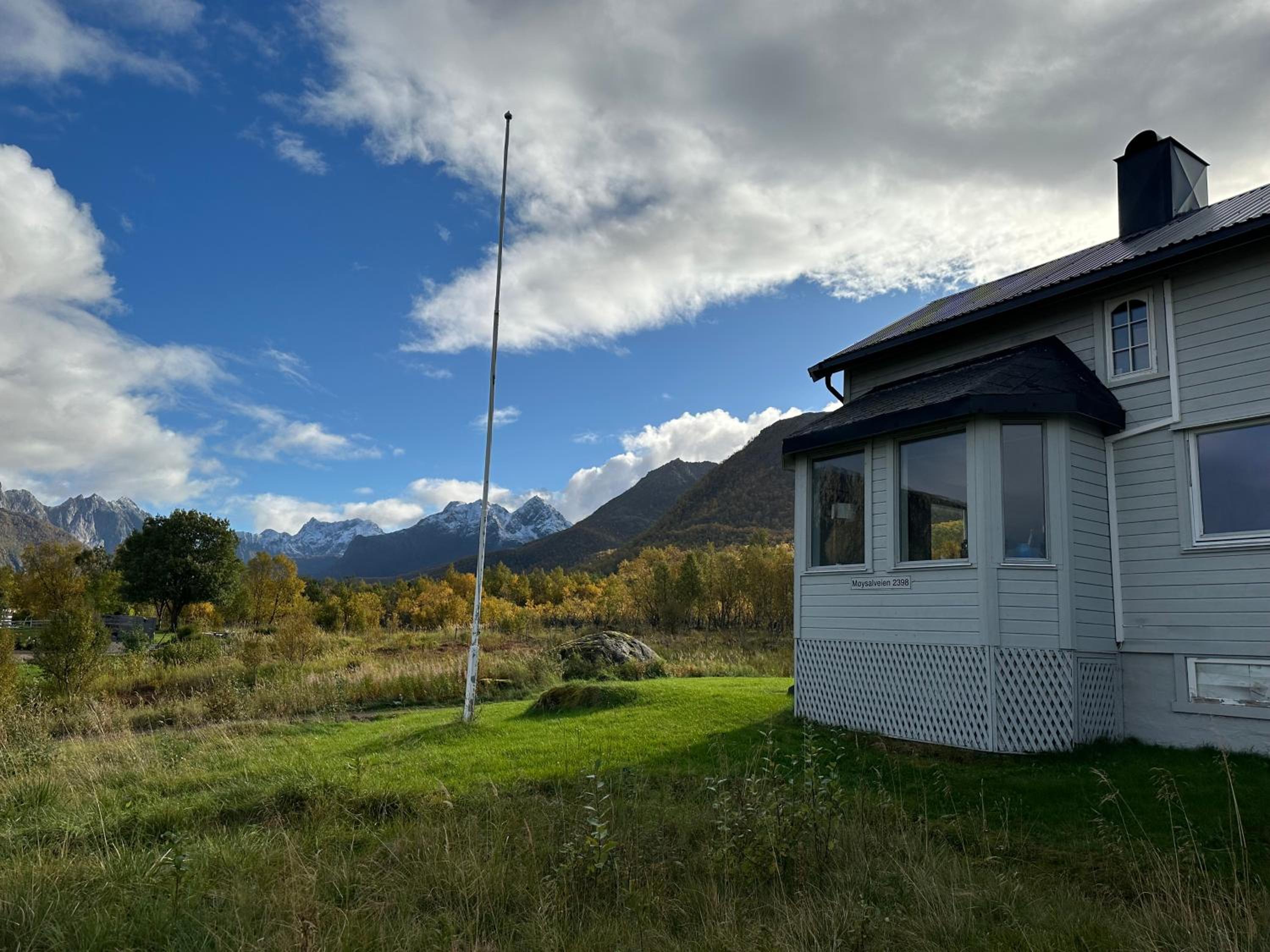 Cozy small house with amazing view view 2