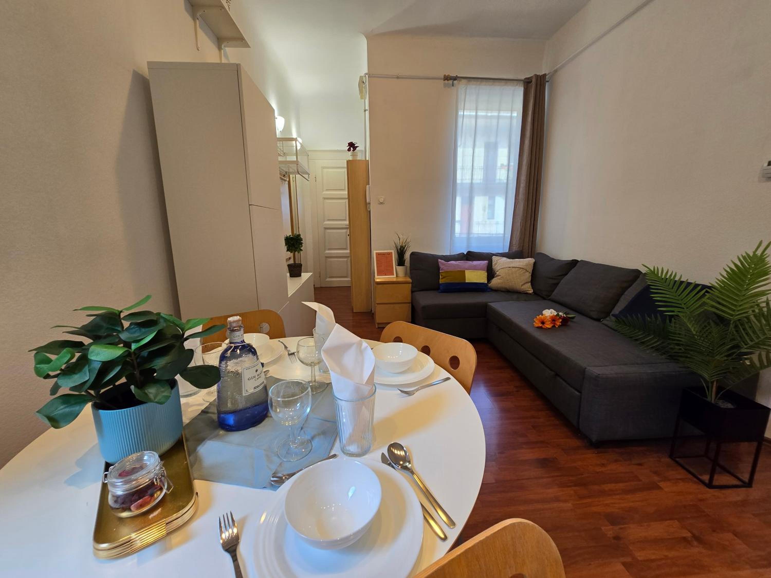 Rákóczi tér Apartment Cozy Peaceful AC, Metro view 3