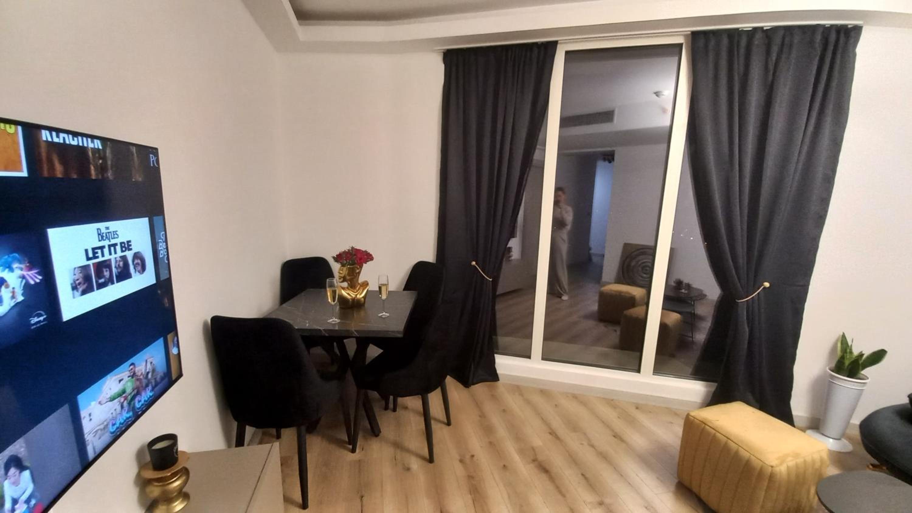 Luxesky Apartmen