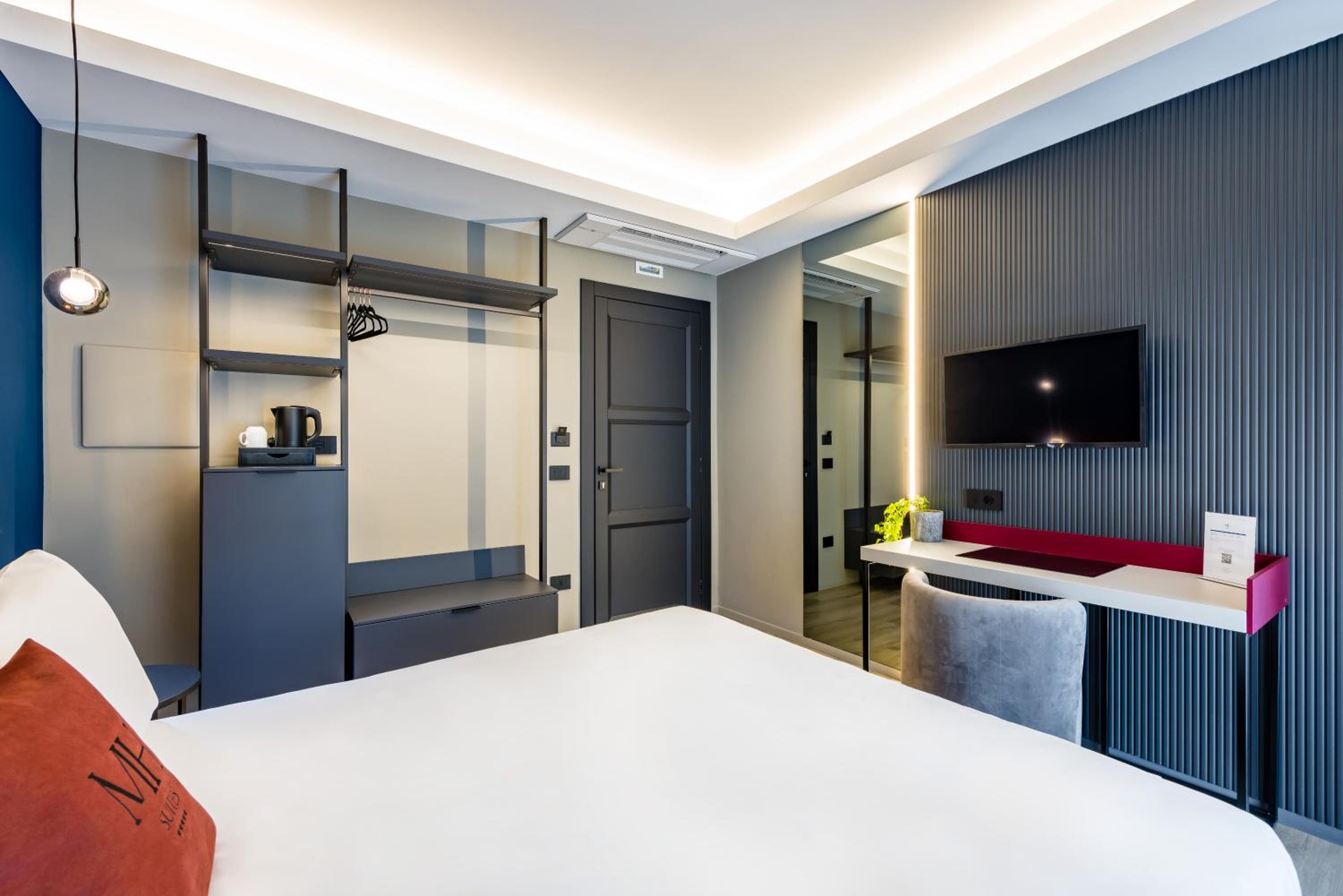 MH SUITES Plebiscito