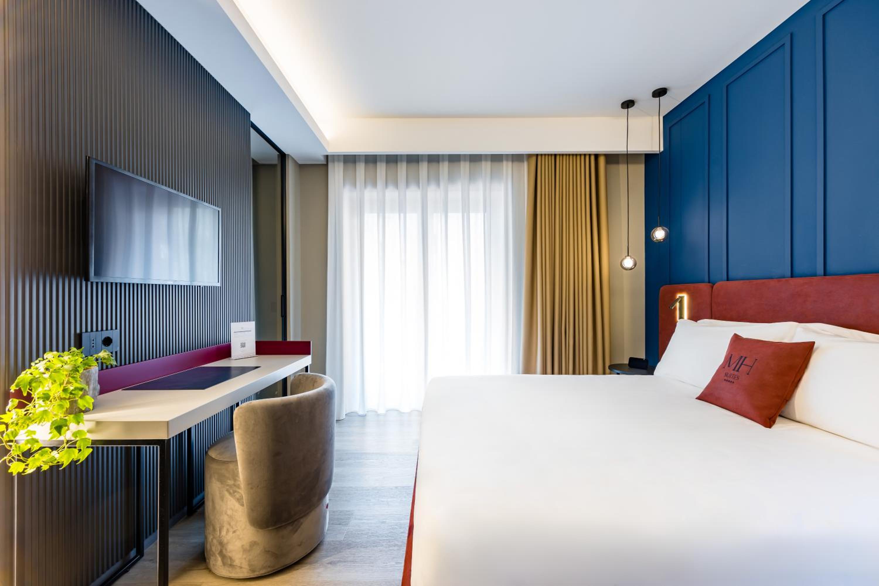 MH SUITES Plebiscito