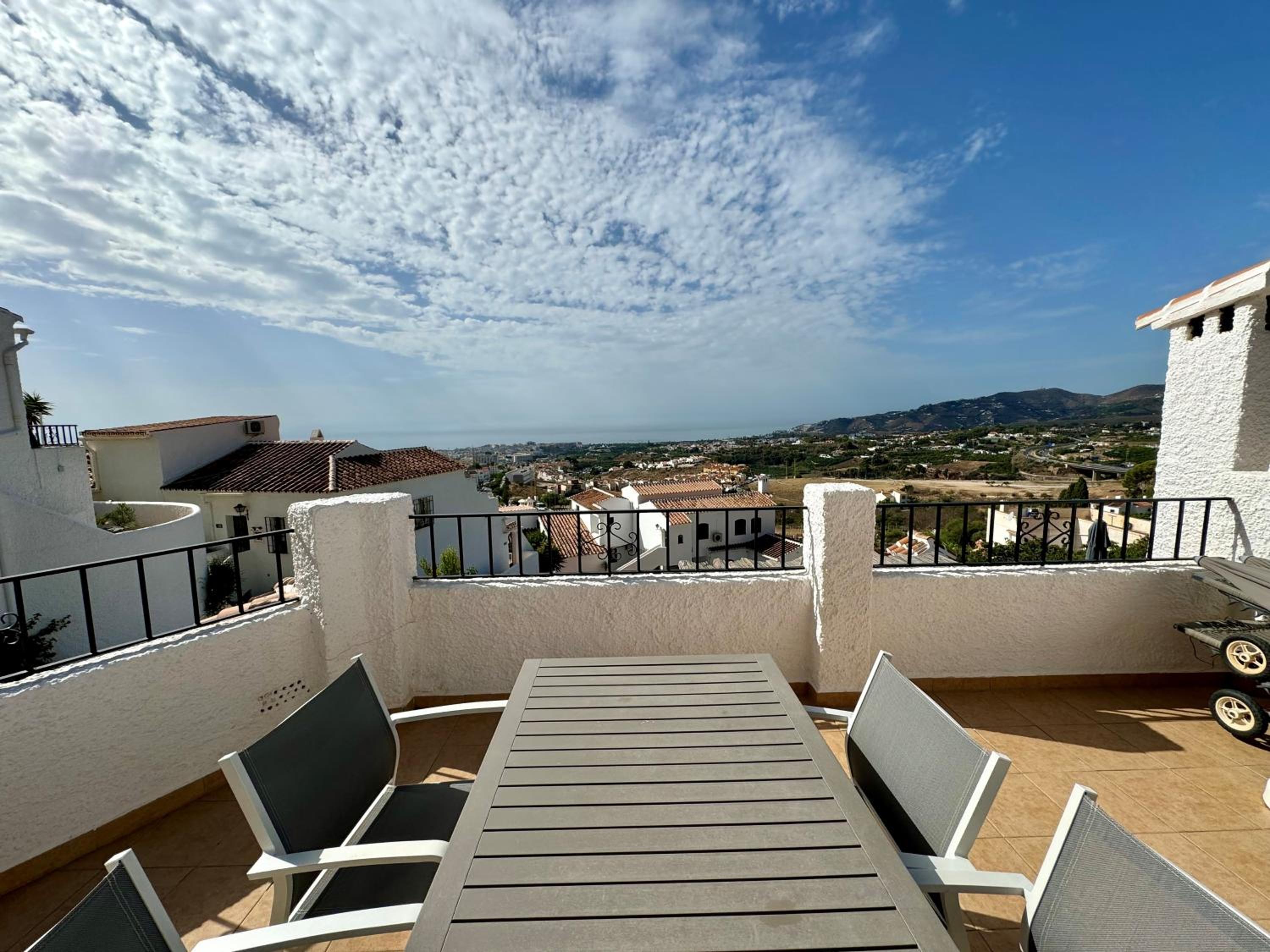 Luxury 2 Bedroom Apartment in San Juan de Capistrano, Nerja view 3