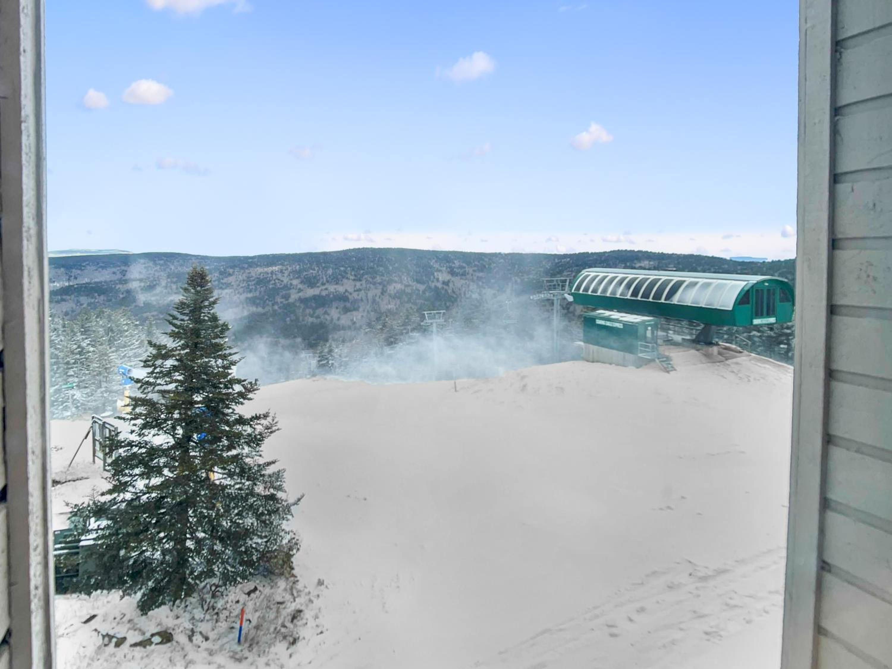 TOTW324 Stunning Views Ski In Out WiFi Slopeside view 4