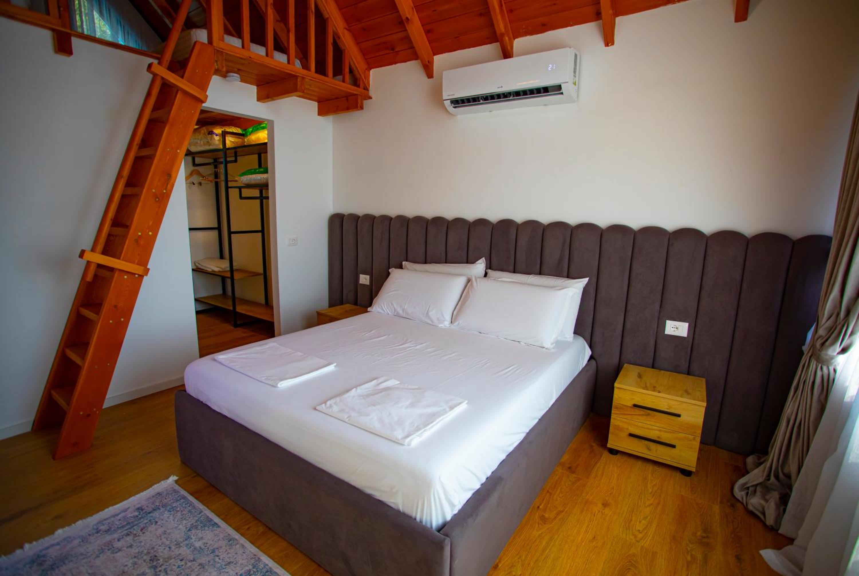 Hotel & Restorant Flamuri