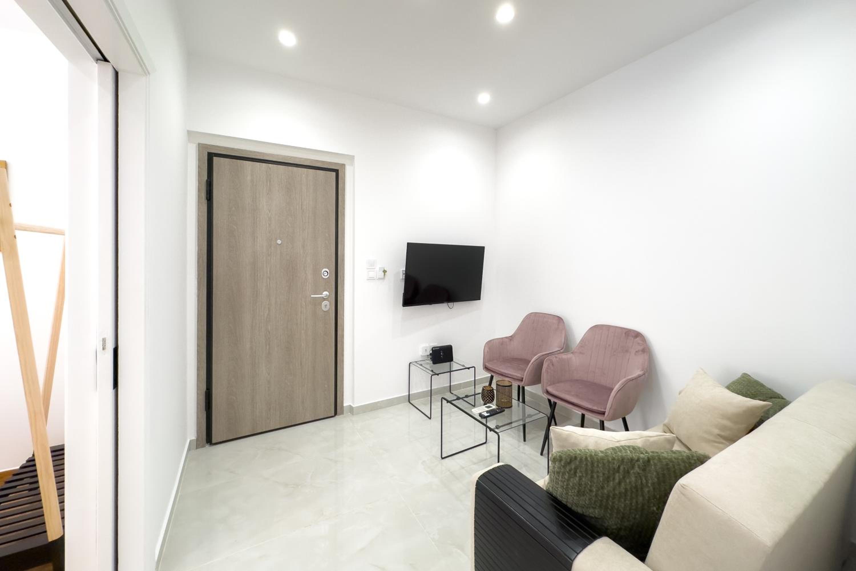 Eclectic Moonstone apartment in Athens