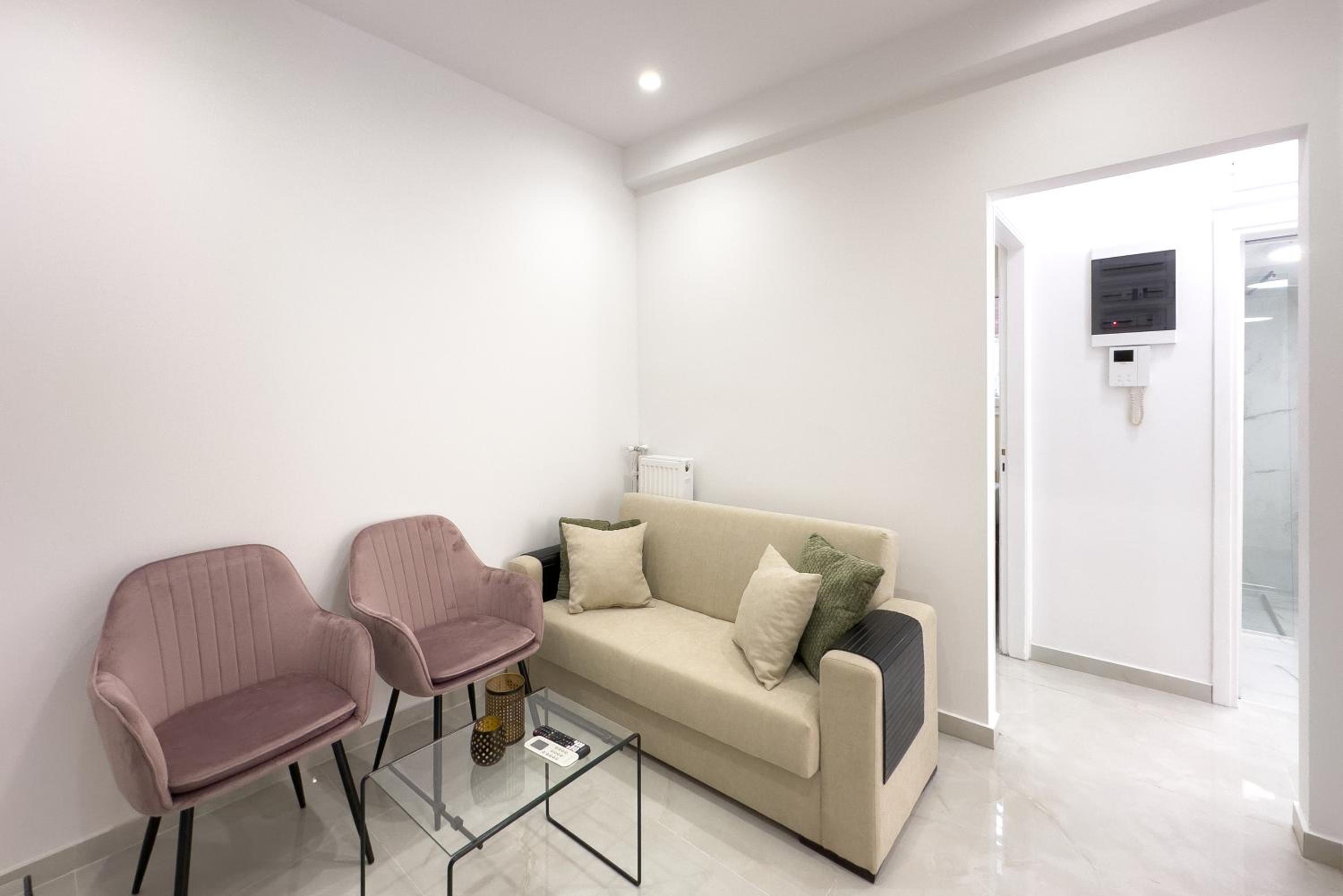 Eclectic Moonstone apartment in Athens
