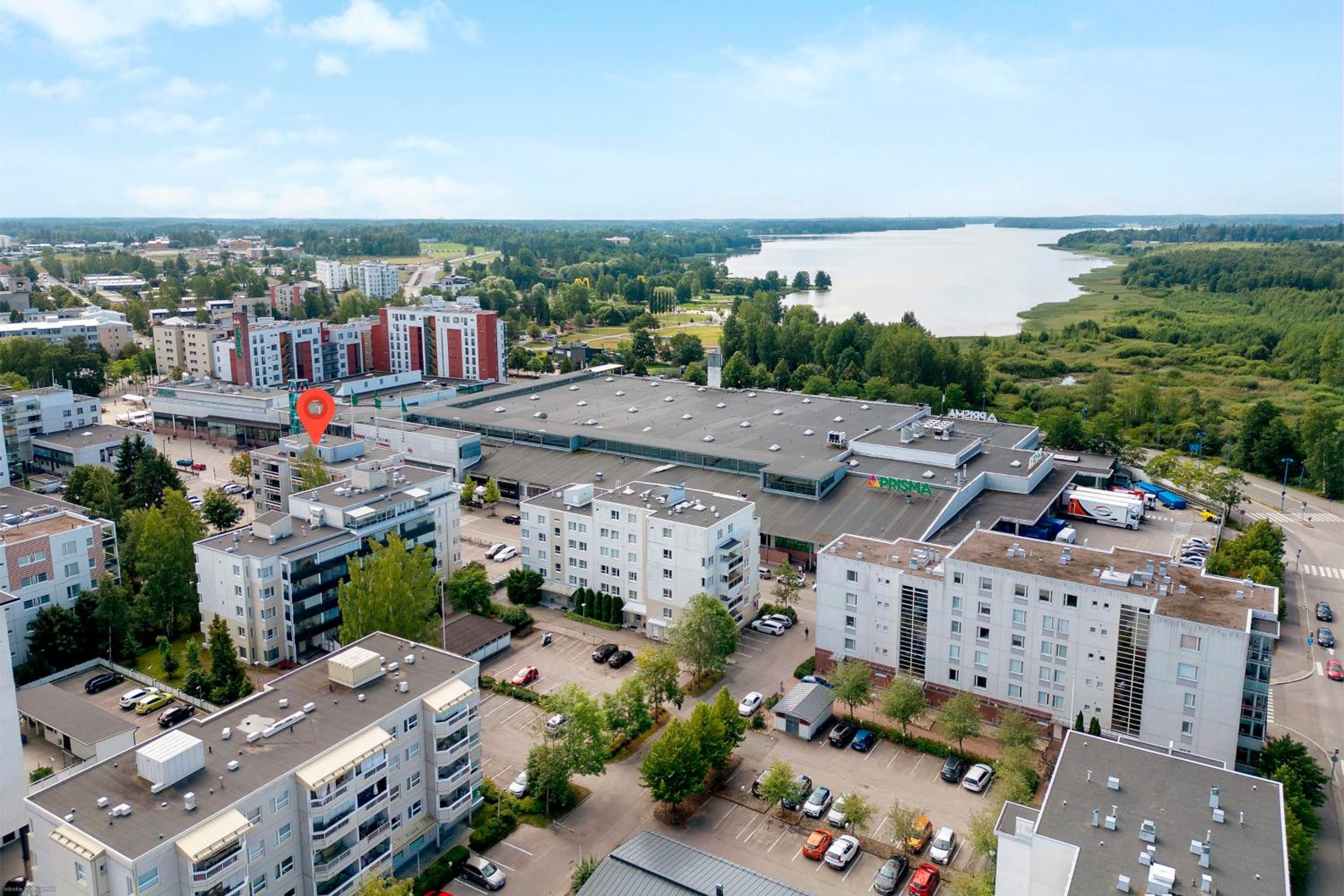 Moderni saunallinen asunto keskustassa ilmaisella parkkipaikalla