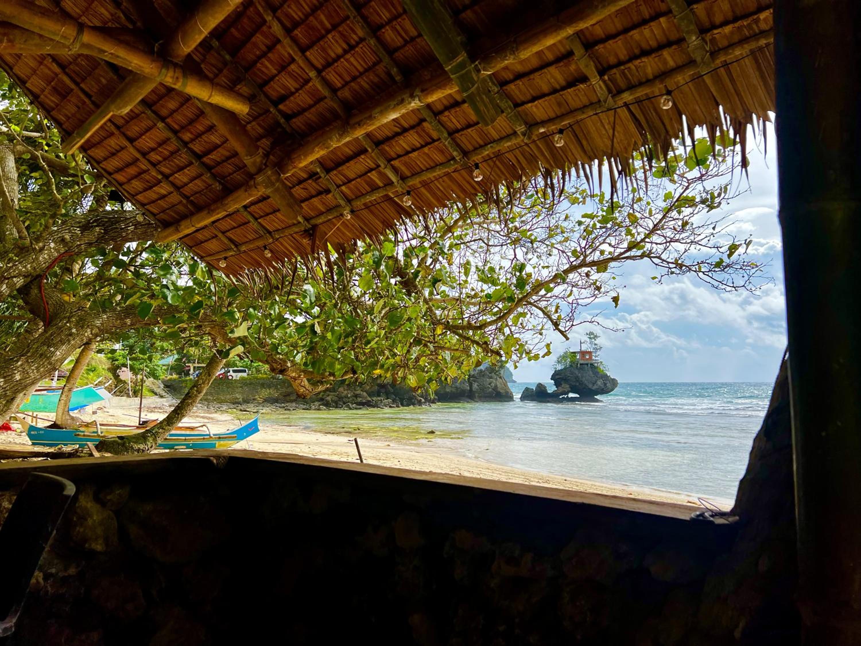 Tagosilangan Beach House