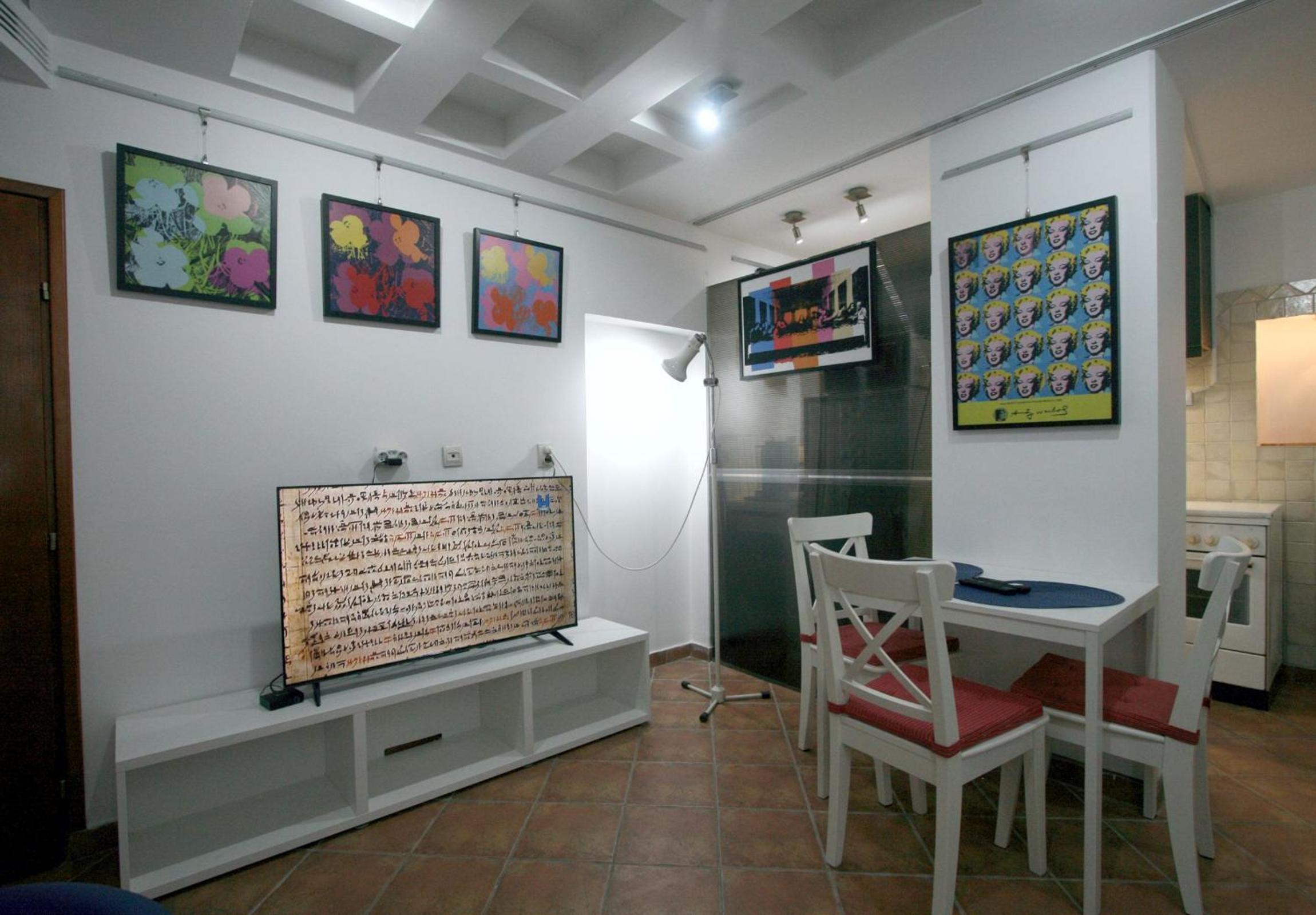 Warhol Apartment, quiet with Retro Pop Art Flair in Zvezdara, Beograd with workplaces and multiple beds view 2
