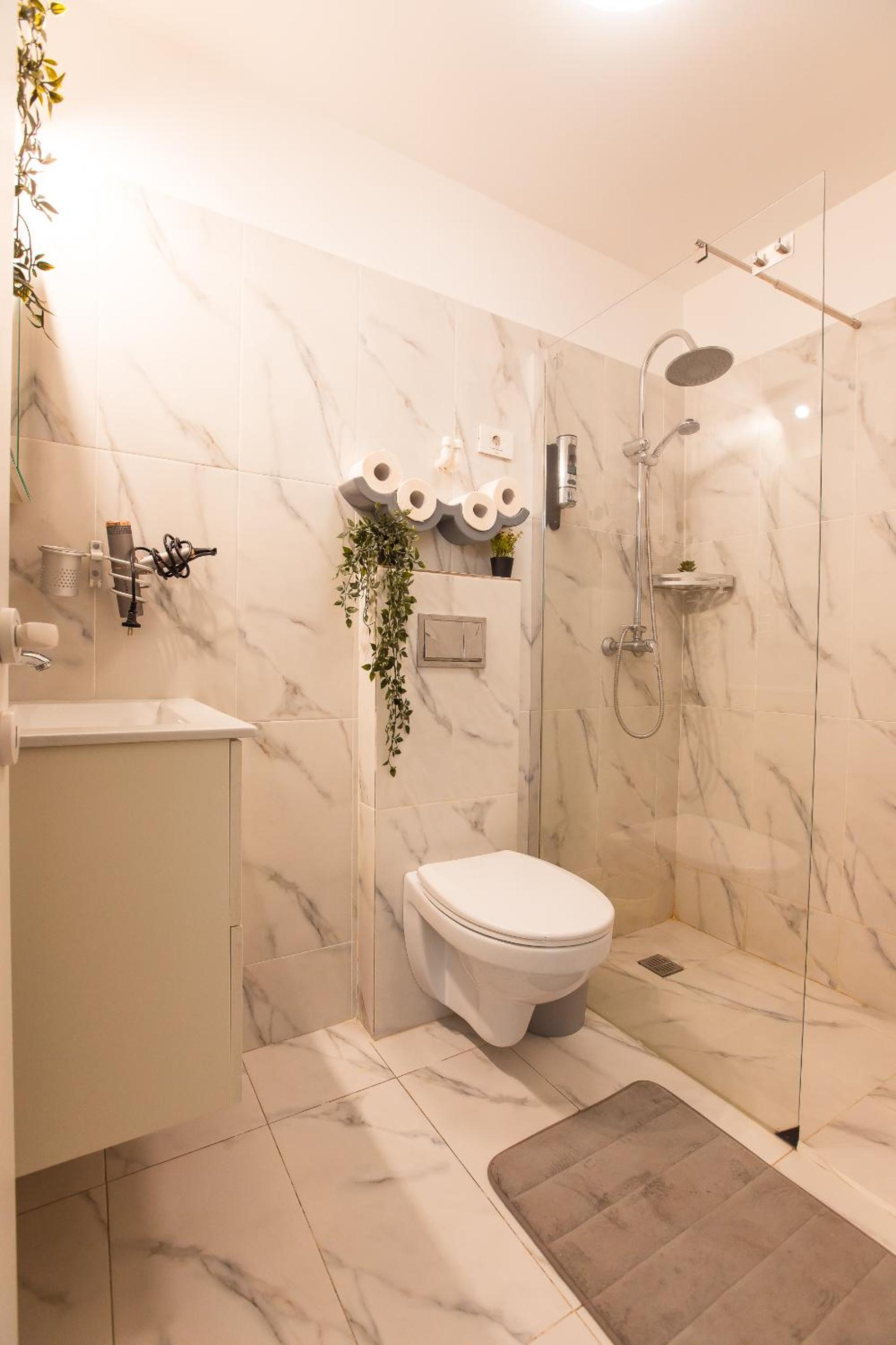 Royalty Apartment with City Views on Calea Victoriei view 2