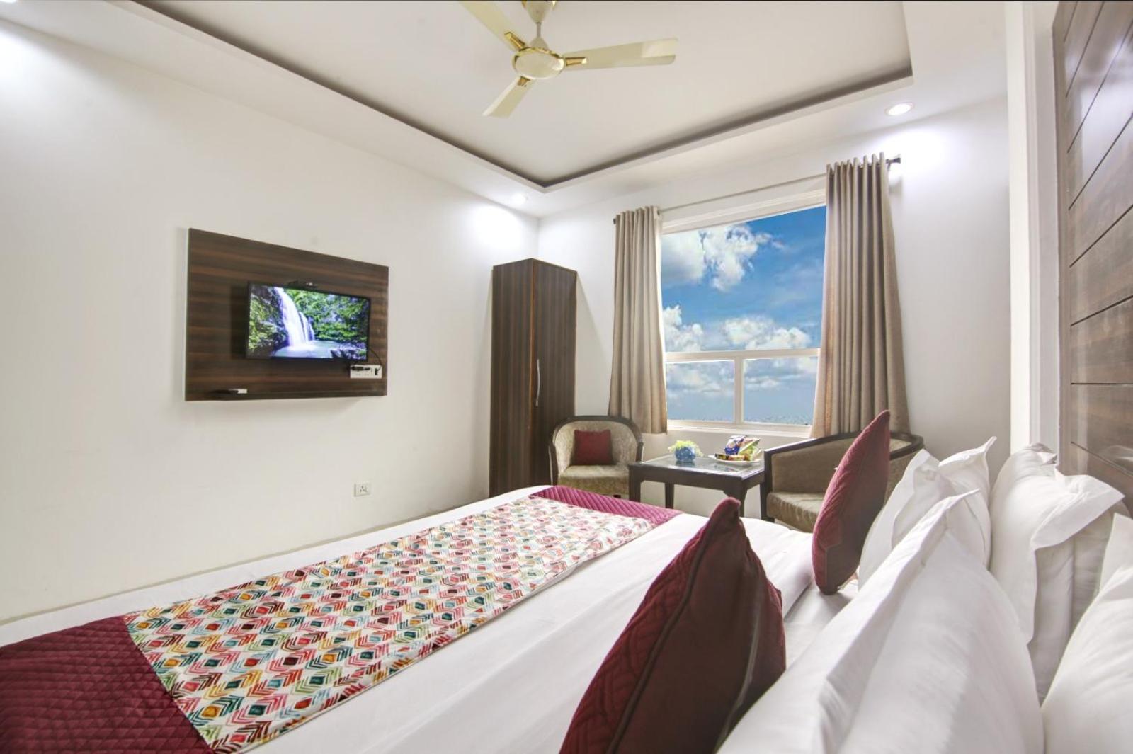 Hotel Devrana Delhi Airport view 5