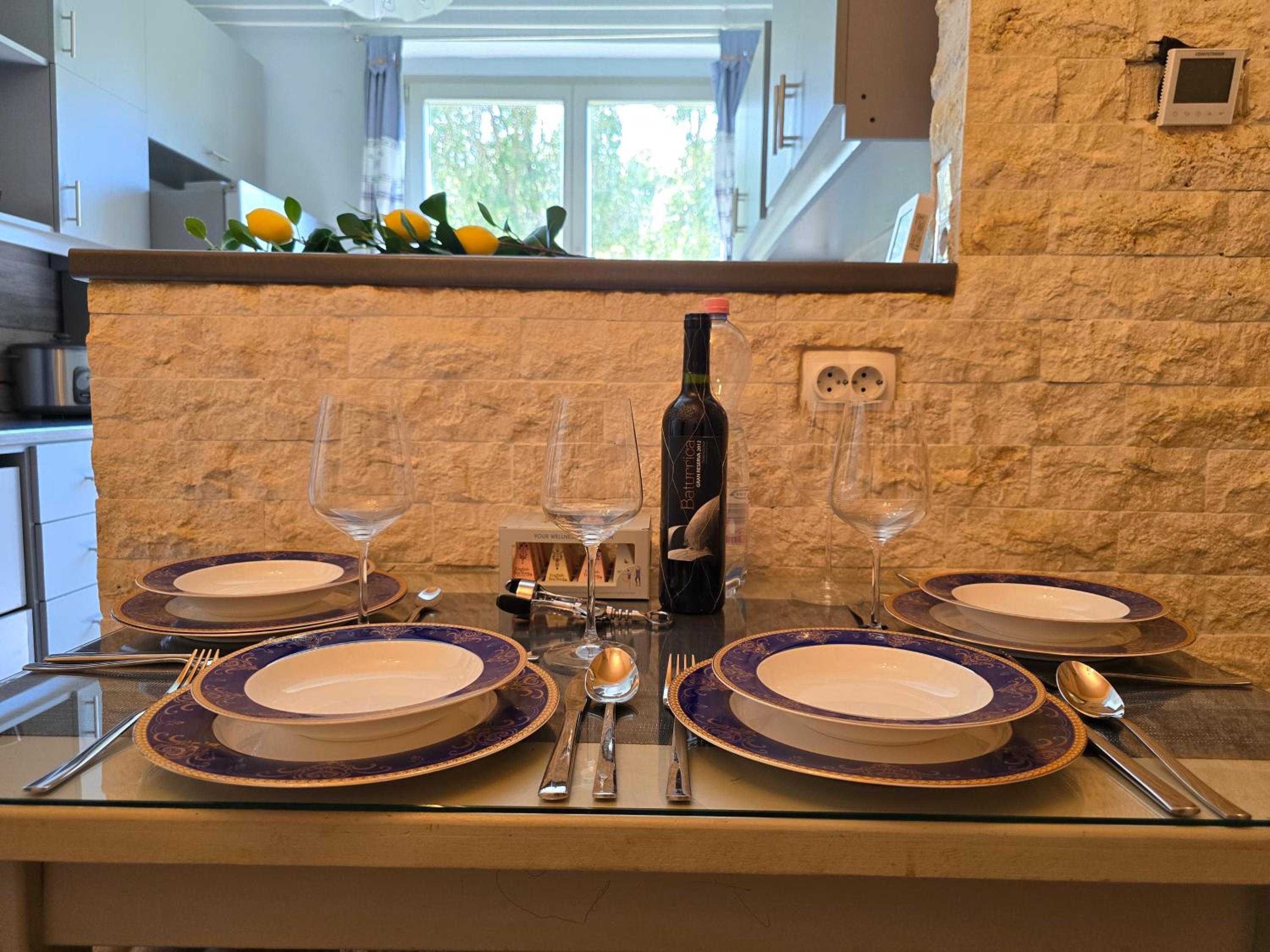 Serenity Family Apartment 2BR, AC and Balcony in Buda