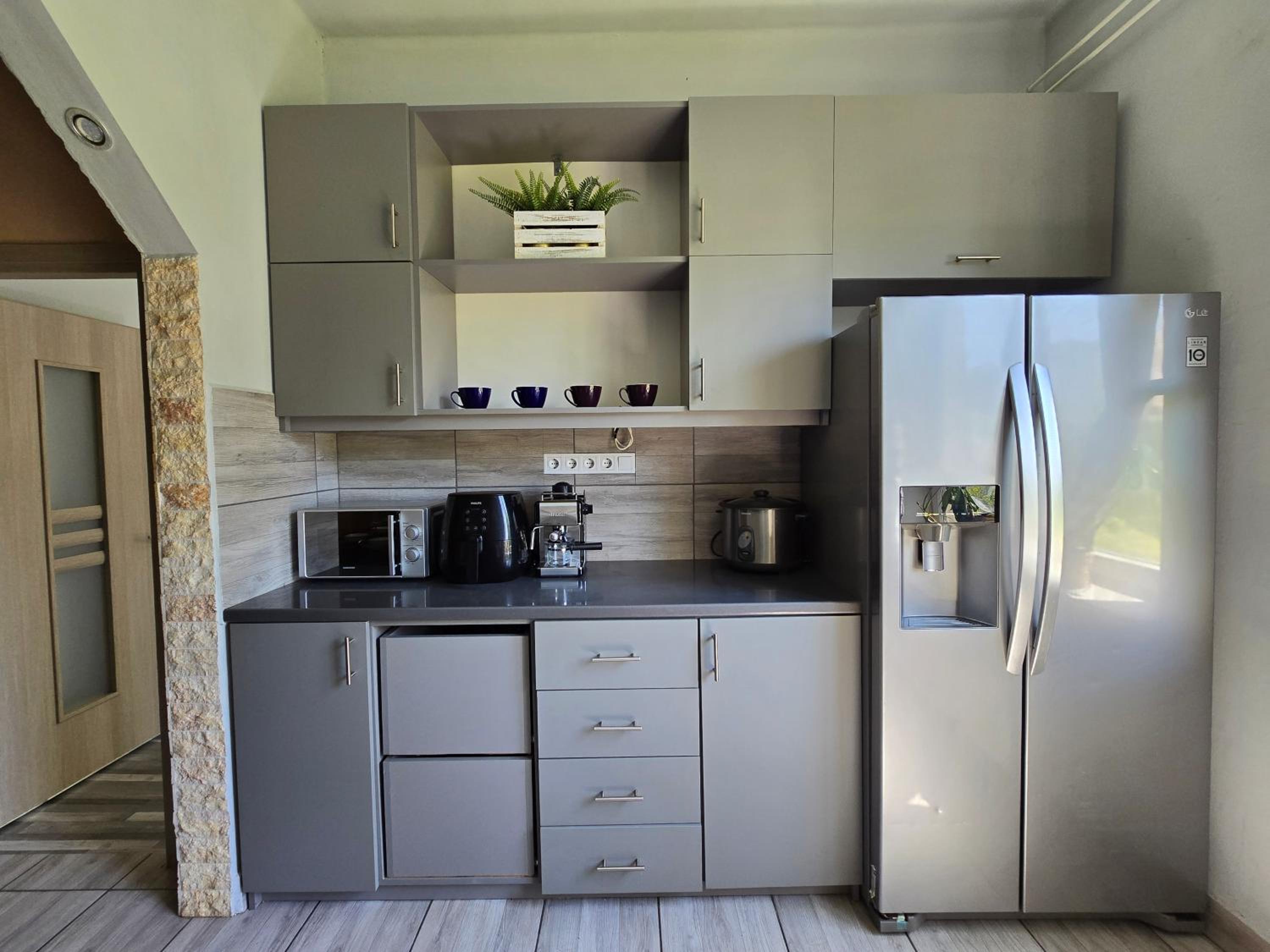 Serenity Family Apartment 2BR, AC and Balcony in Buda