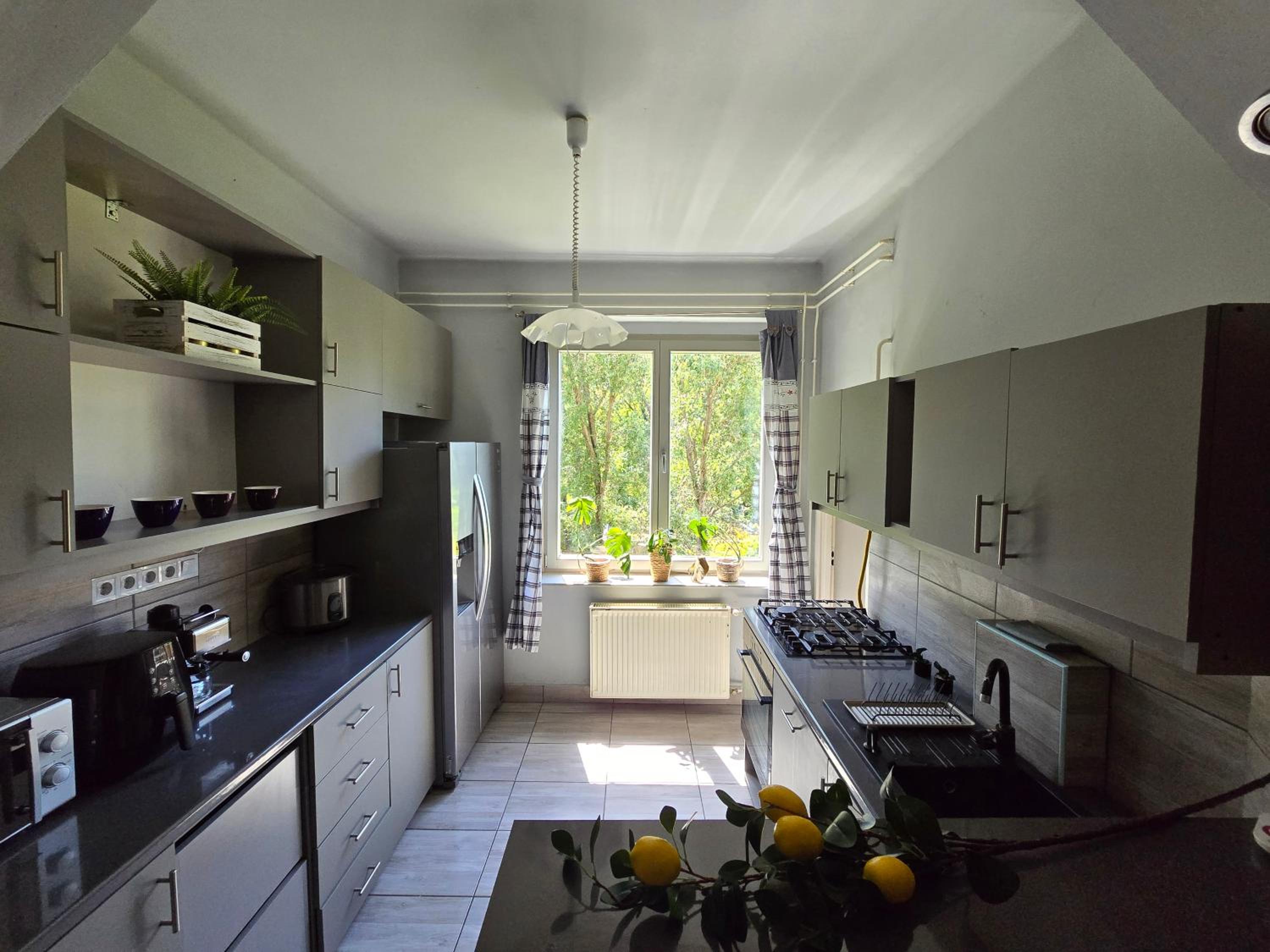 Serenity Family Apartment 2BR, AC and Balcony in Buda