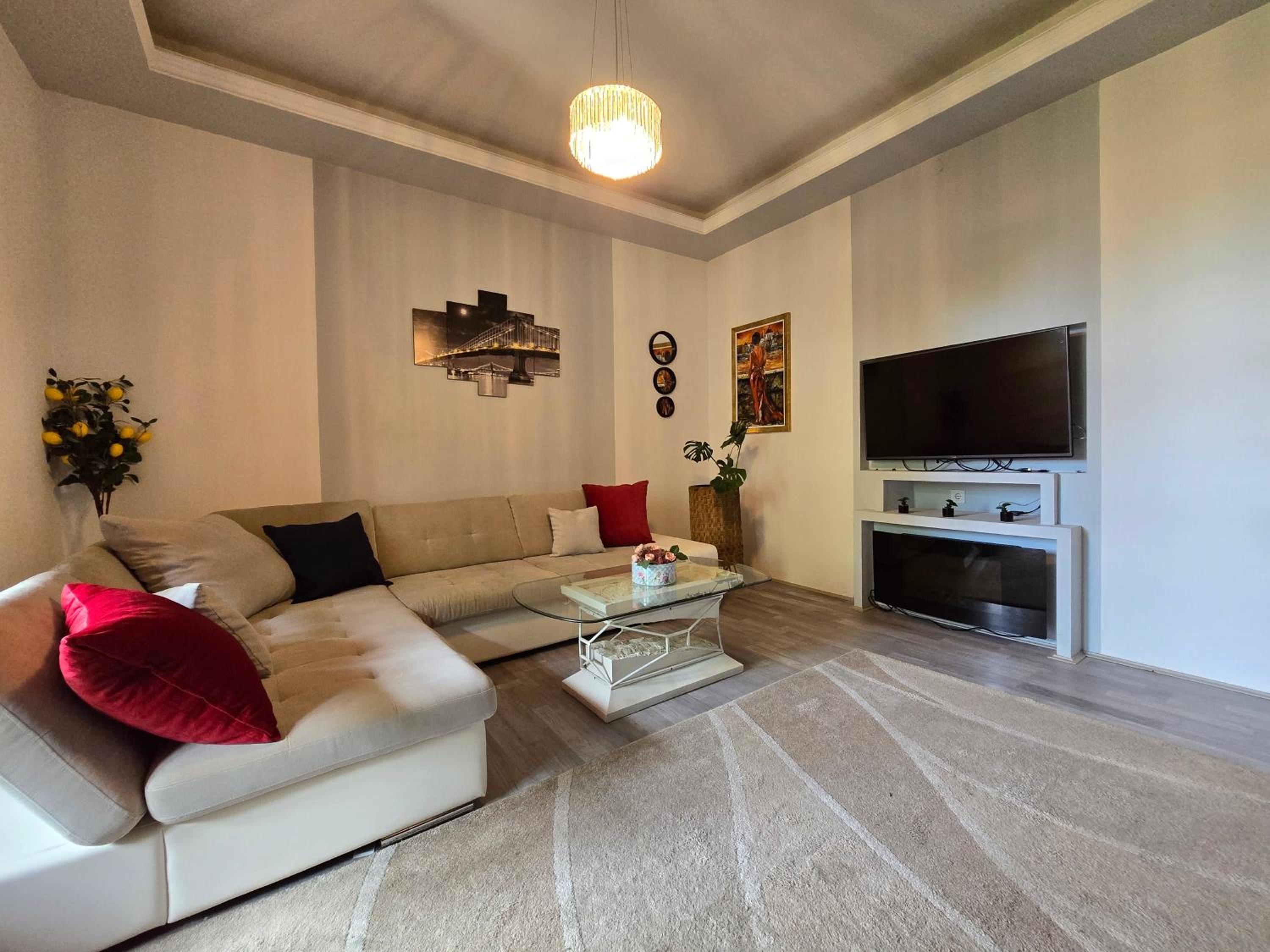 Serenity Family Apartment 2BR, AC and Balcony in Buda