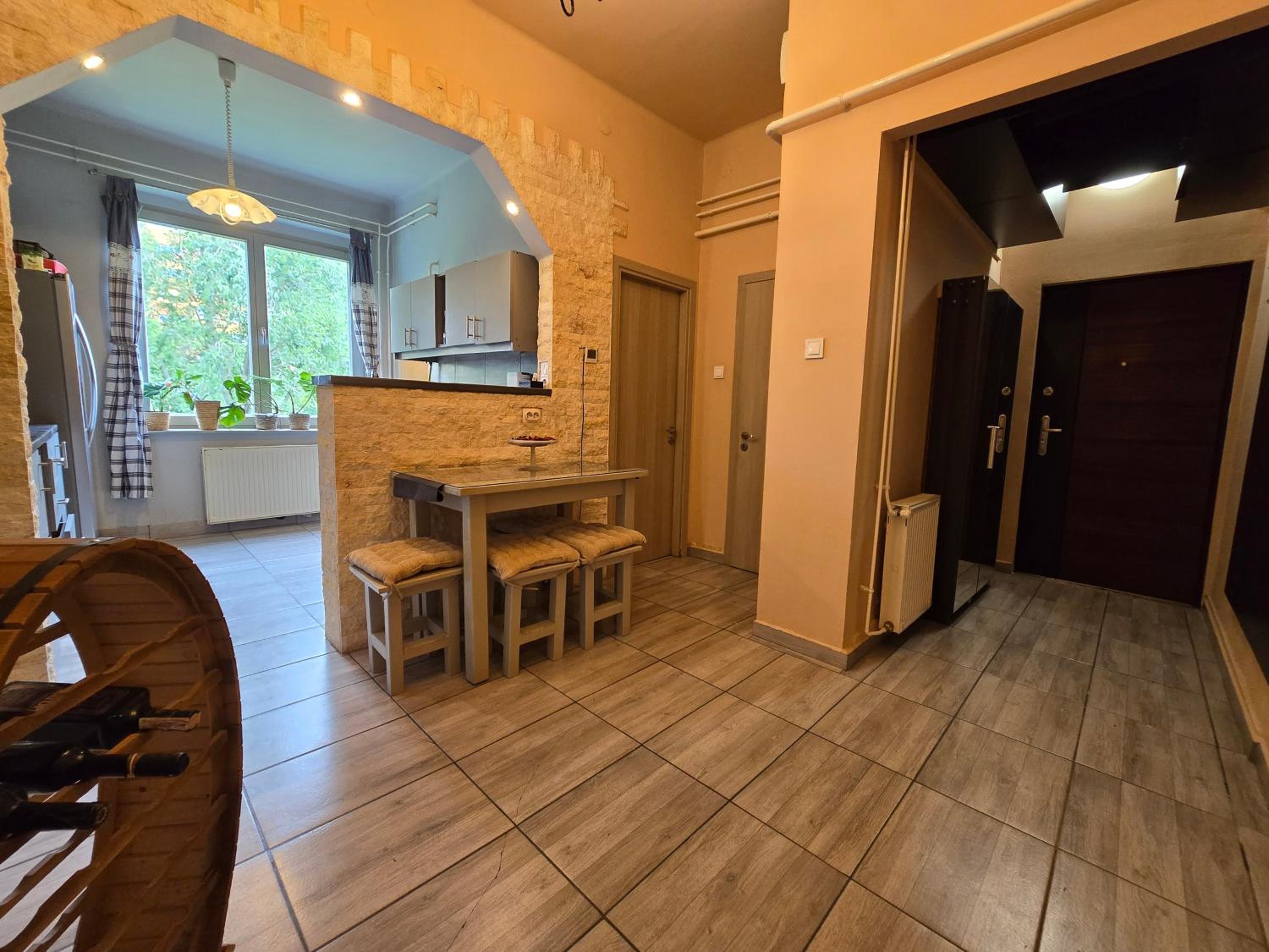 Serenity Family Apartment 2BR, AC and Balcony in Buda