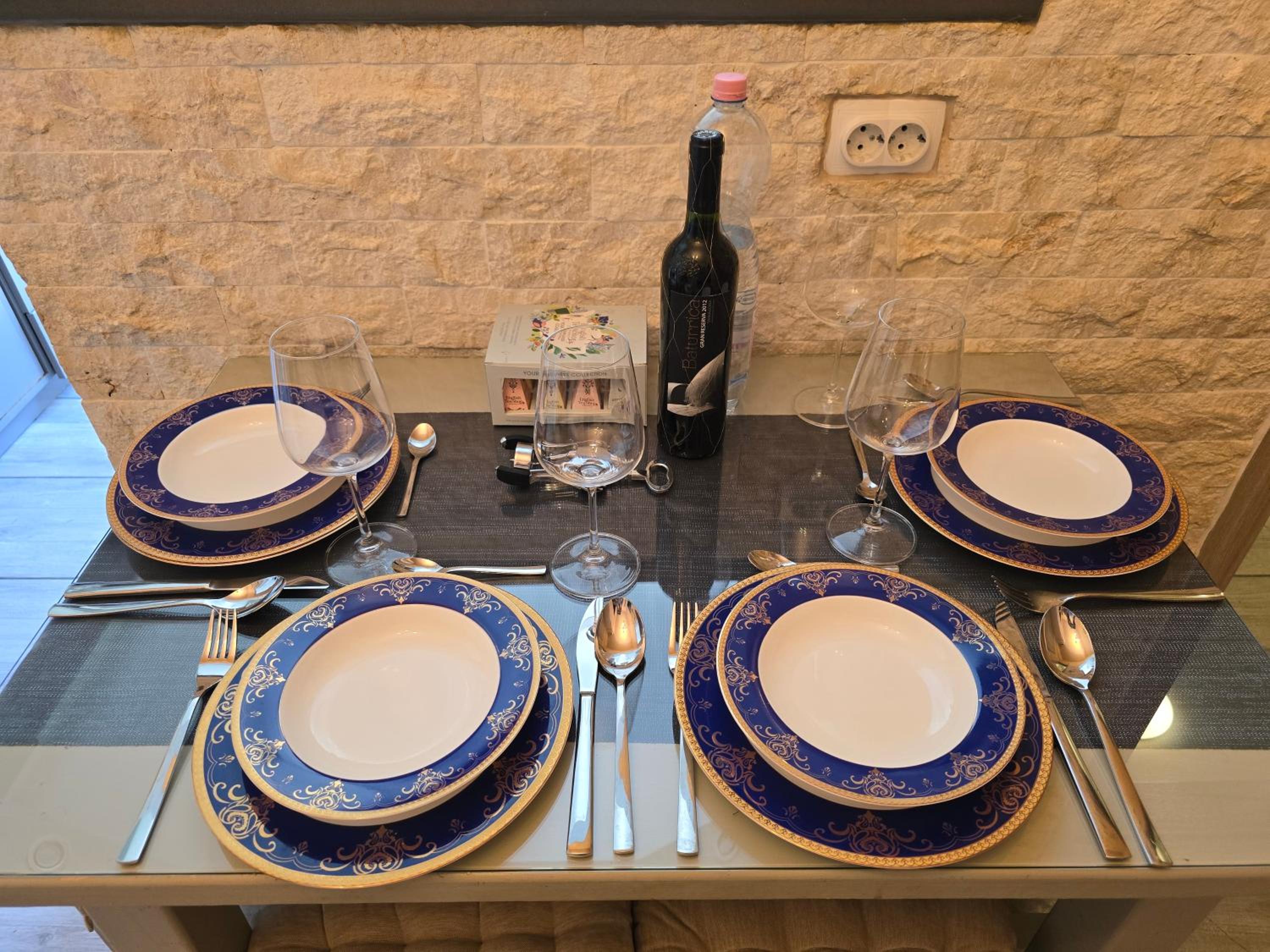 Serenity Family Apartment 2BR, AC and Balcony in Buda