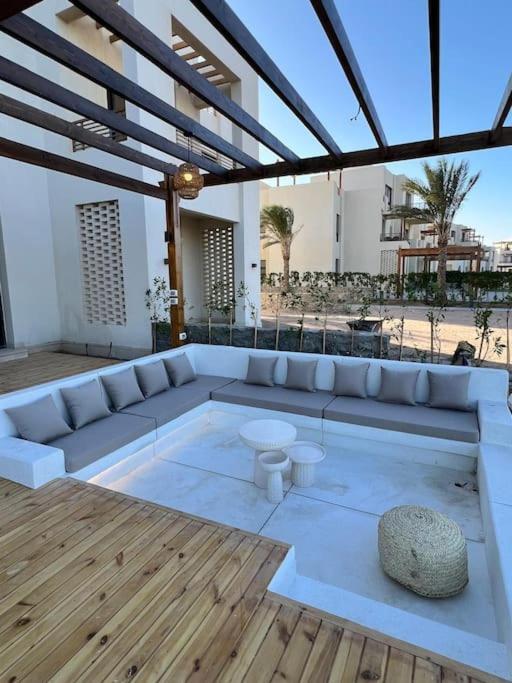 Stylish 1BR Ground With Free Pool & Lagoon Access In Gouna view 3