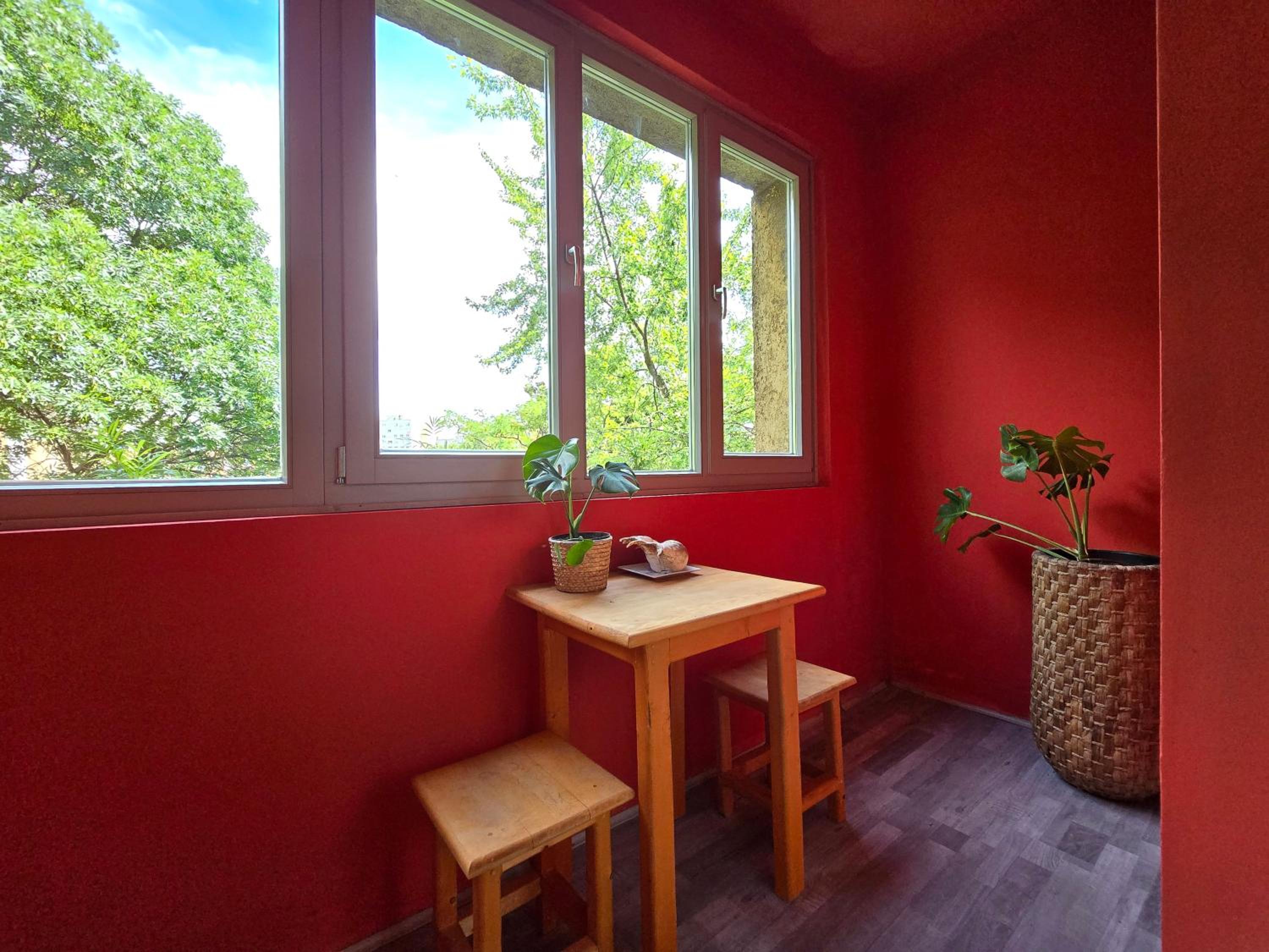 Serenity Family Apartment 2BR, AC and Balcony in Buda