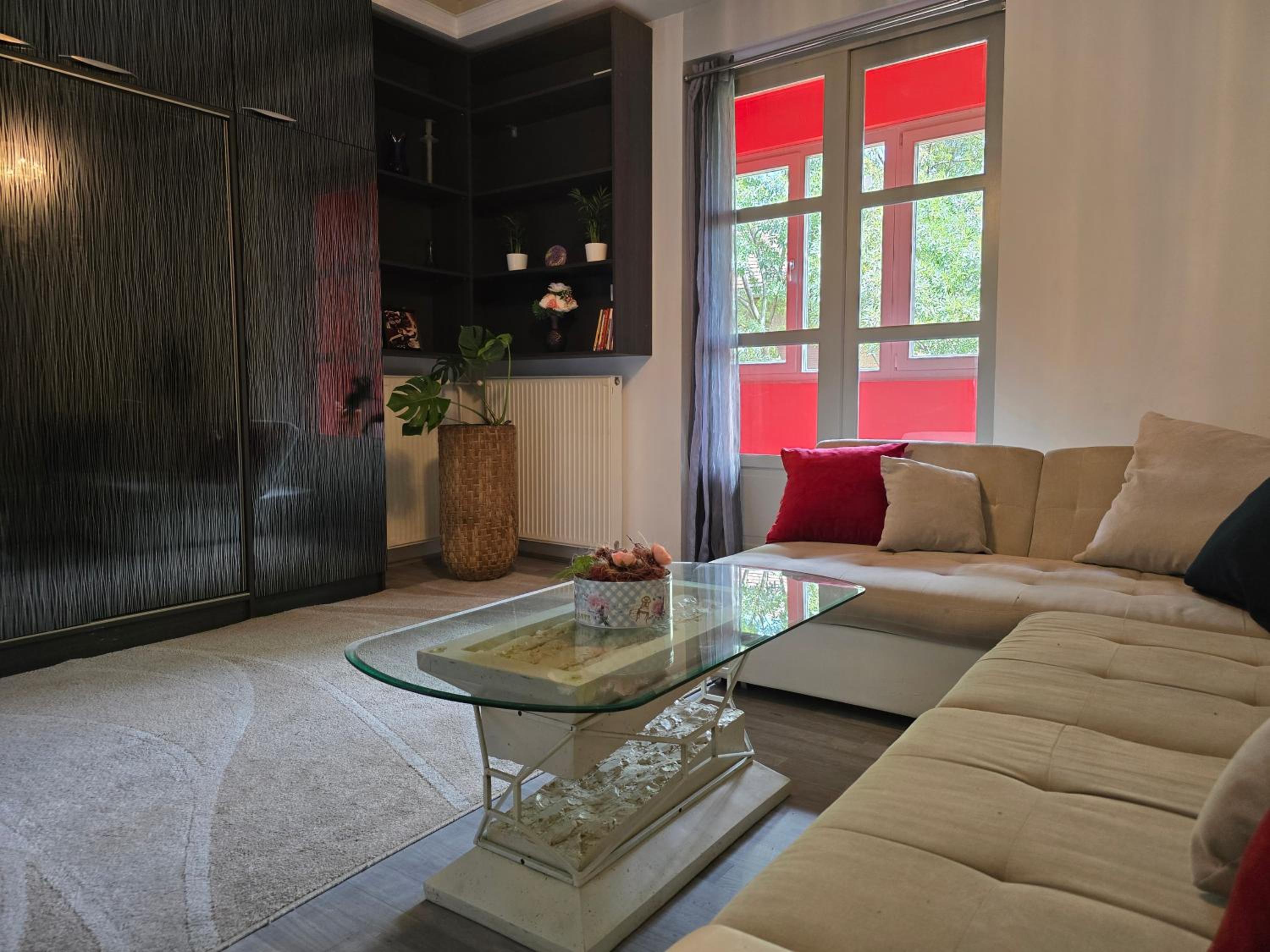 Serenity Family Apartment 2BR, AC and Balcony in Buda