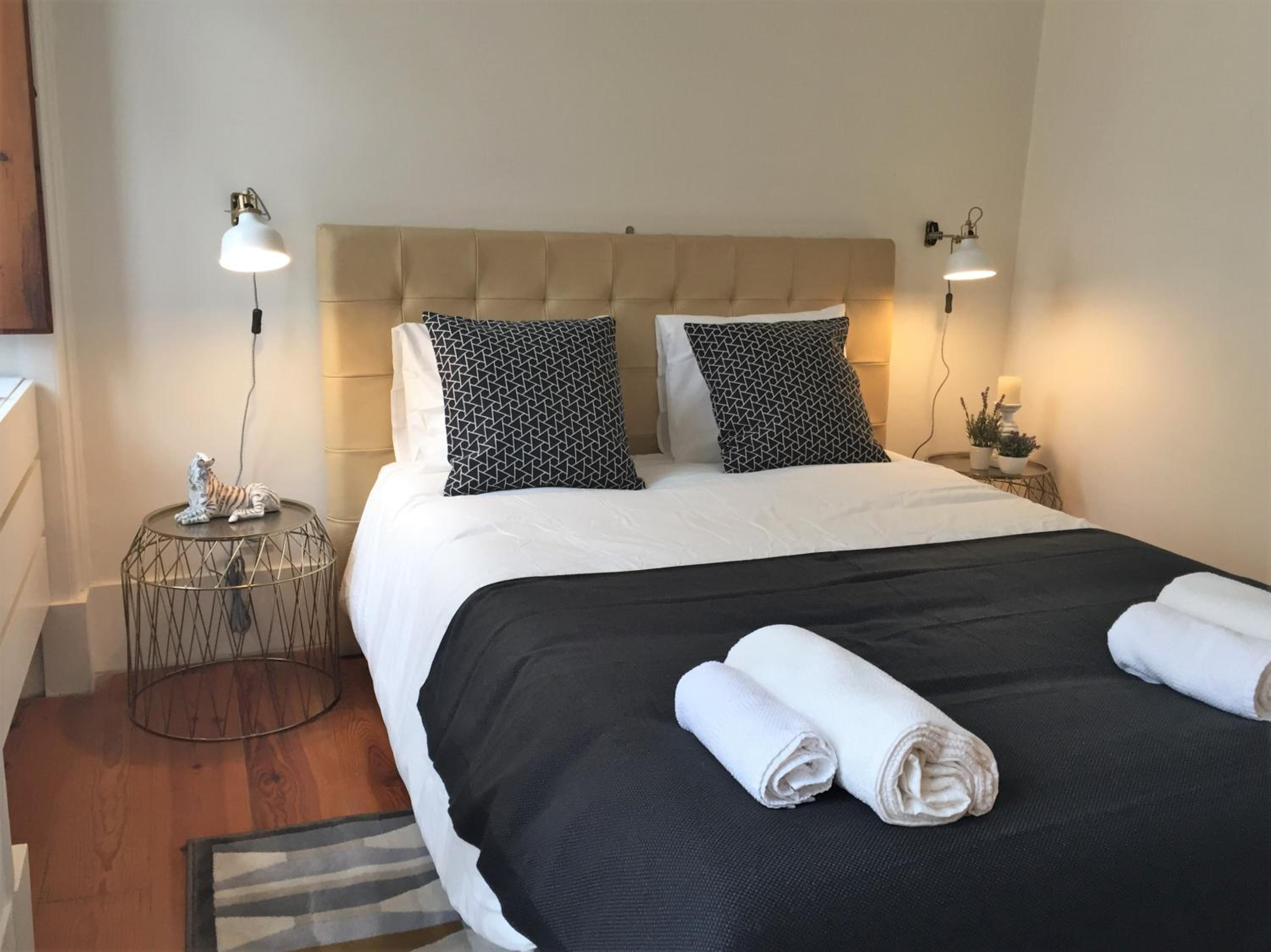 B2 Beautiful SUNNY loft BAIRRO ALTO - BICA view 3