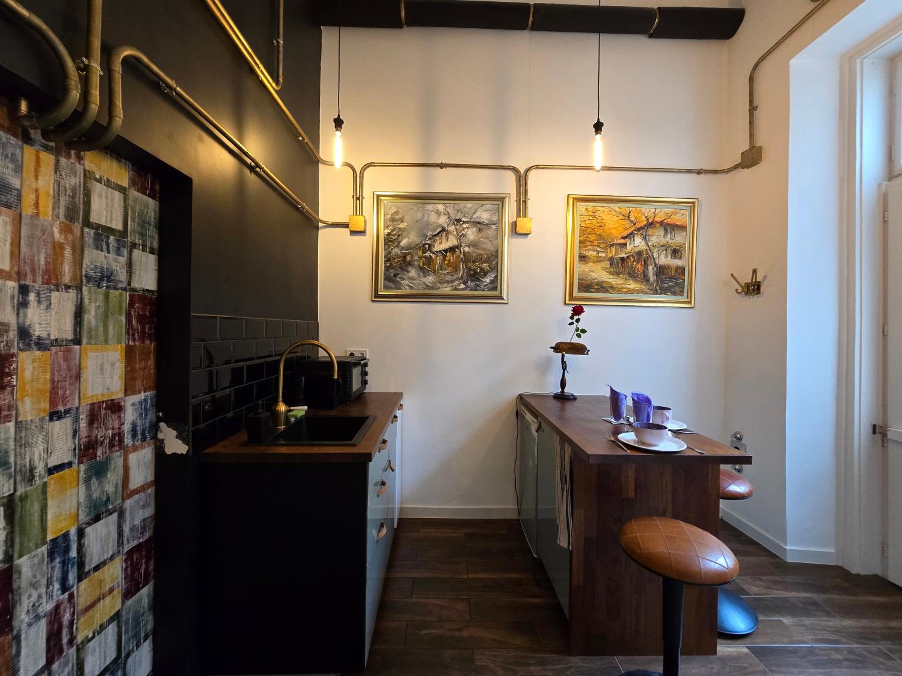 Andrassy Art -Stunning Studio with AC Heroes' Square view 3