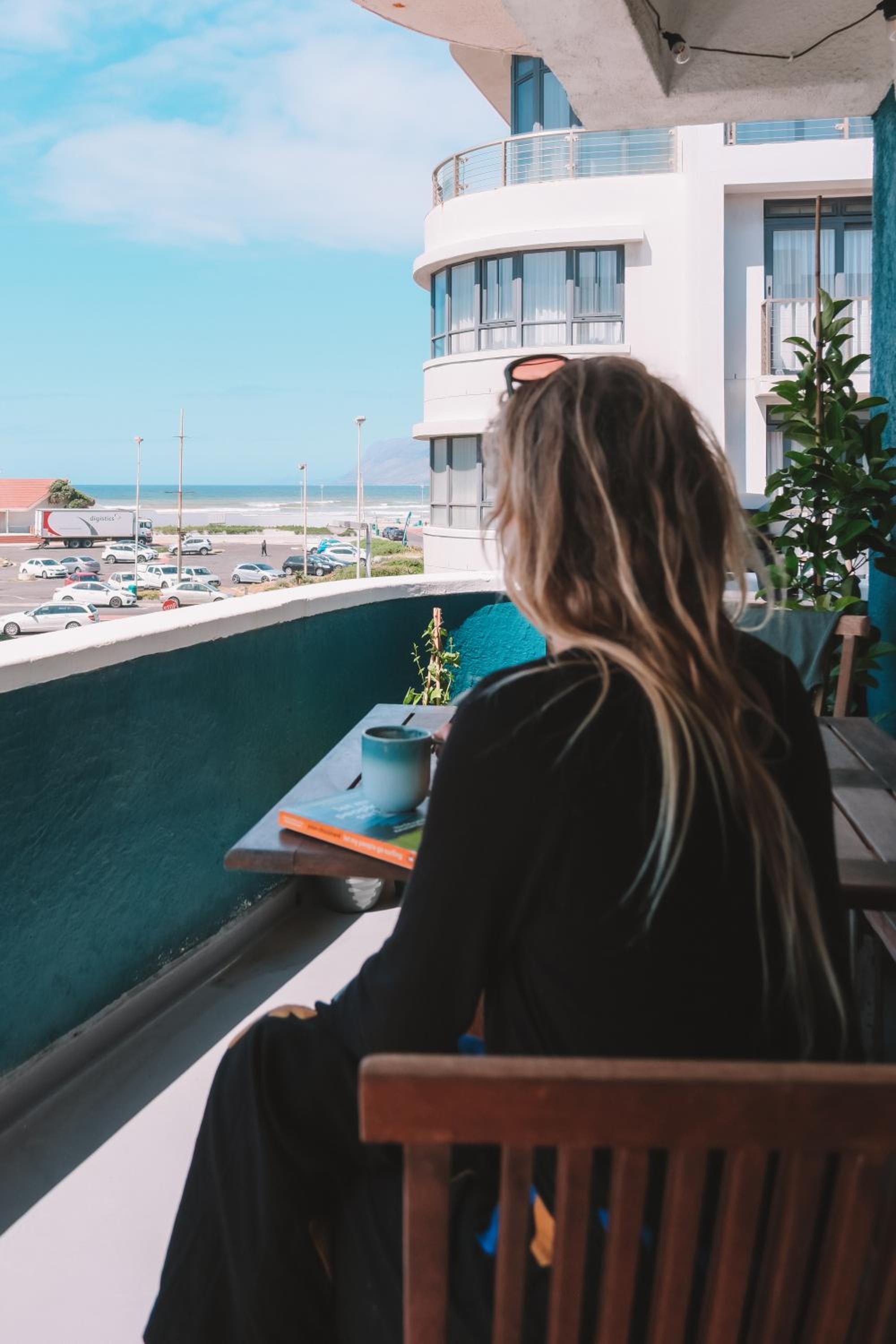 Sonder Surf - Modern Apartment with Ocean View view 5