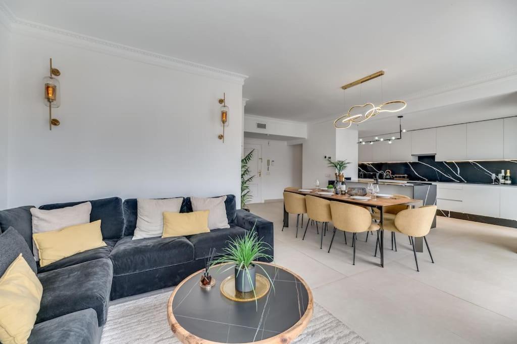 Las Lolas 4 bed exquisite apartment view 2