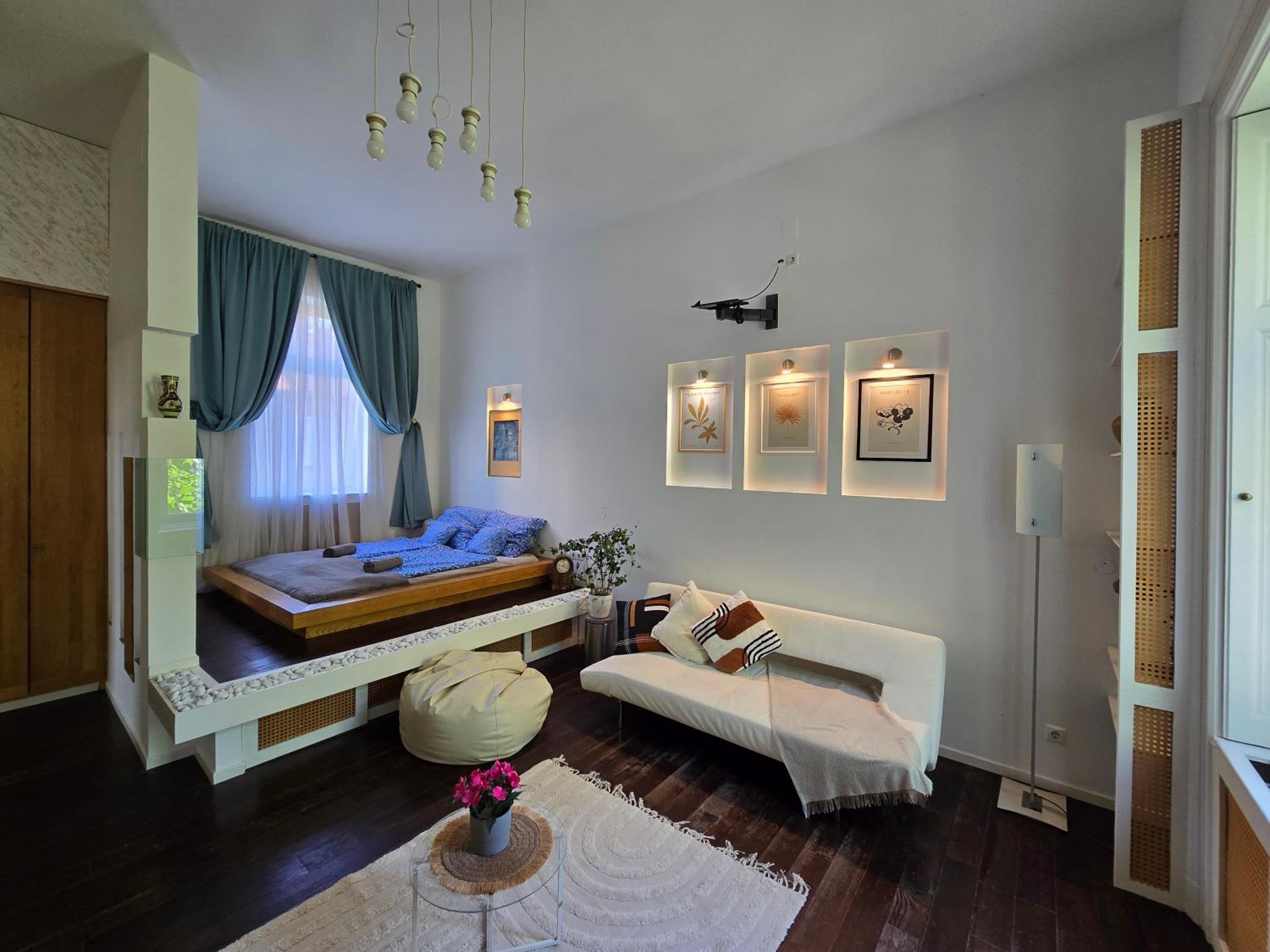Andrássy Loft Huge Bath & AC Near Heroes Sq view 2
