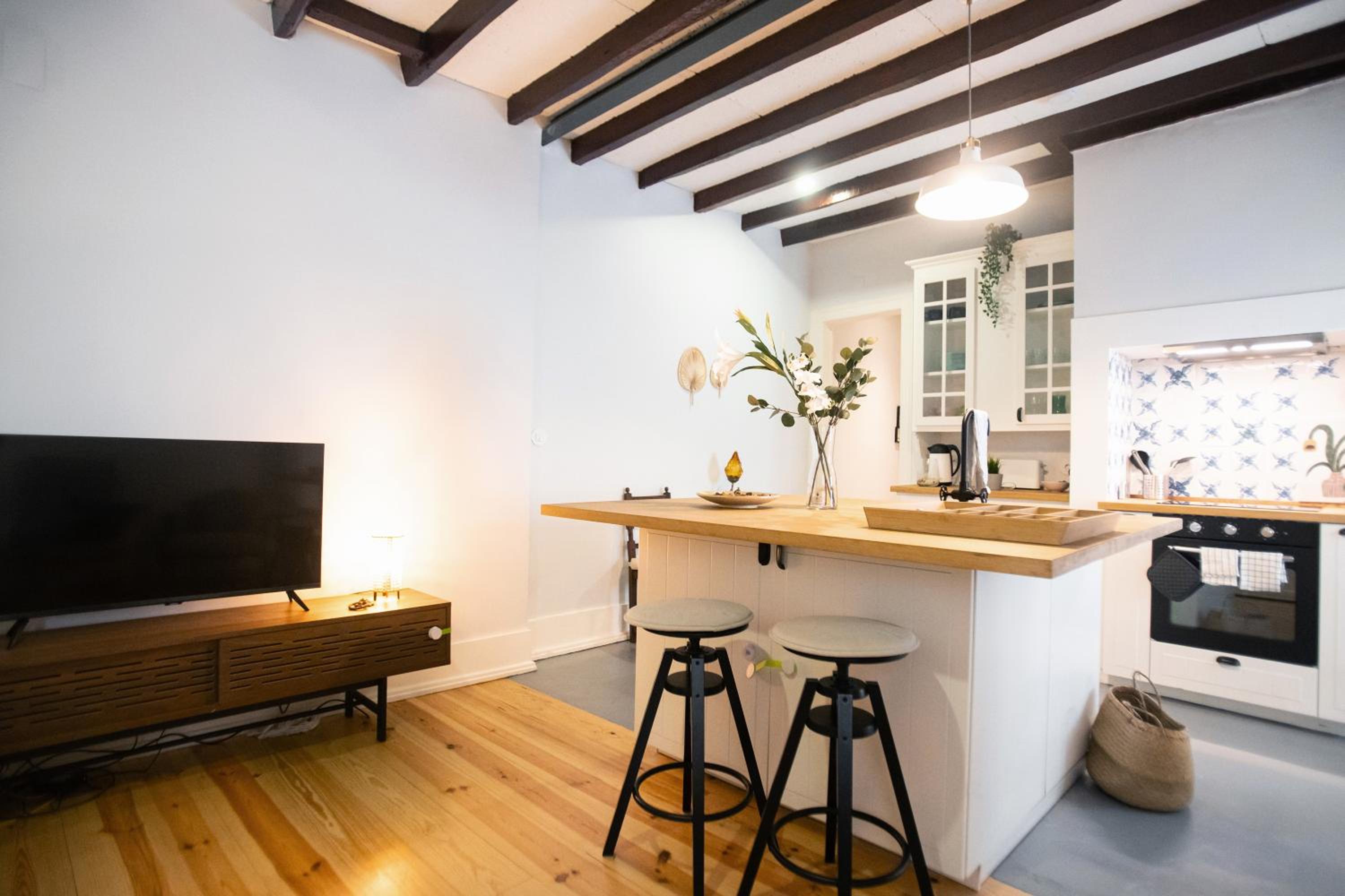 Charming 3-Bedroom Retreat in the Heart of Lisbon view 5