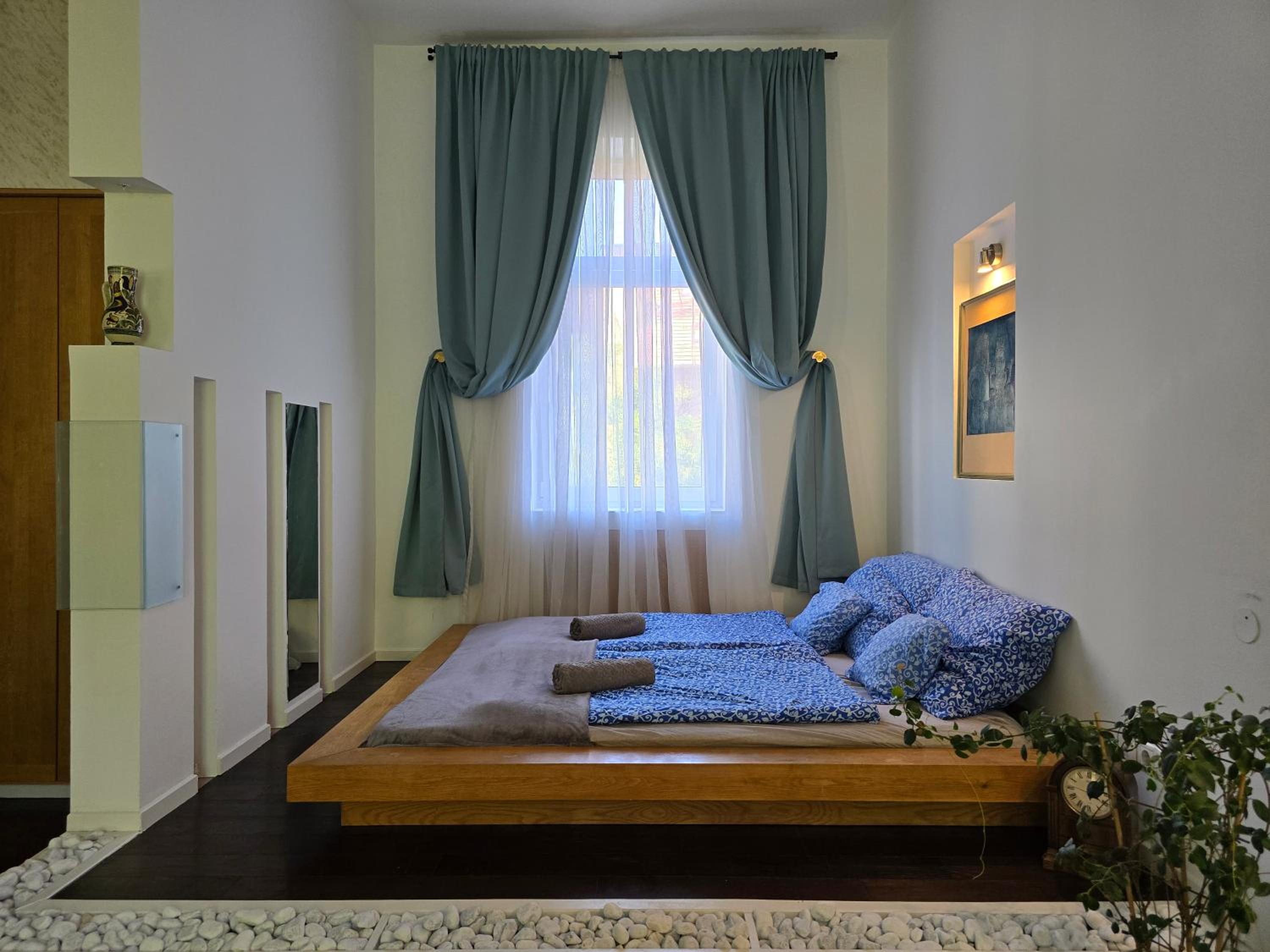 Andrássy Loft Huge Bath & AC Near Heroes Sq view 5