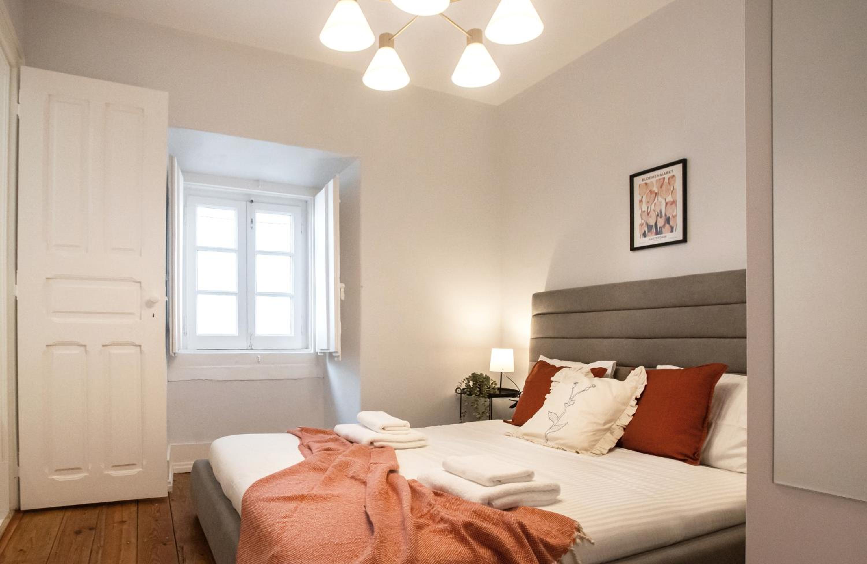 Charming 3-Bedroom Retreat in the Heart of Lisbon view 4