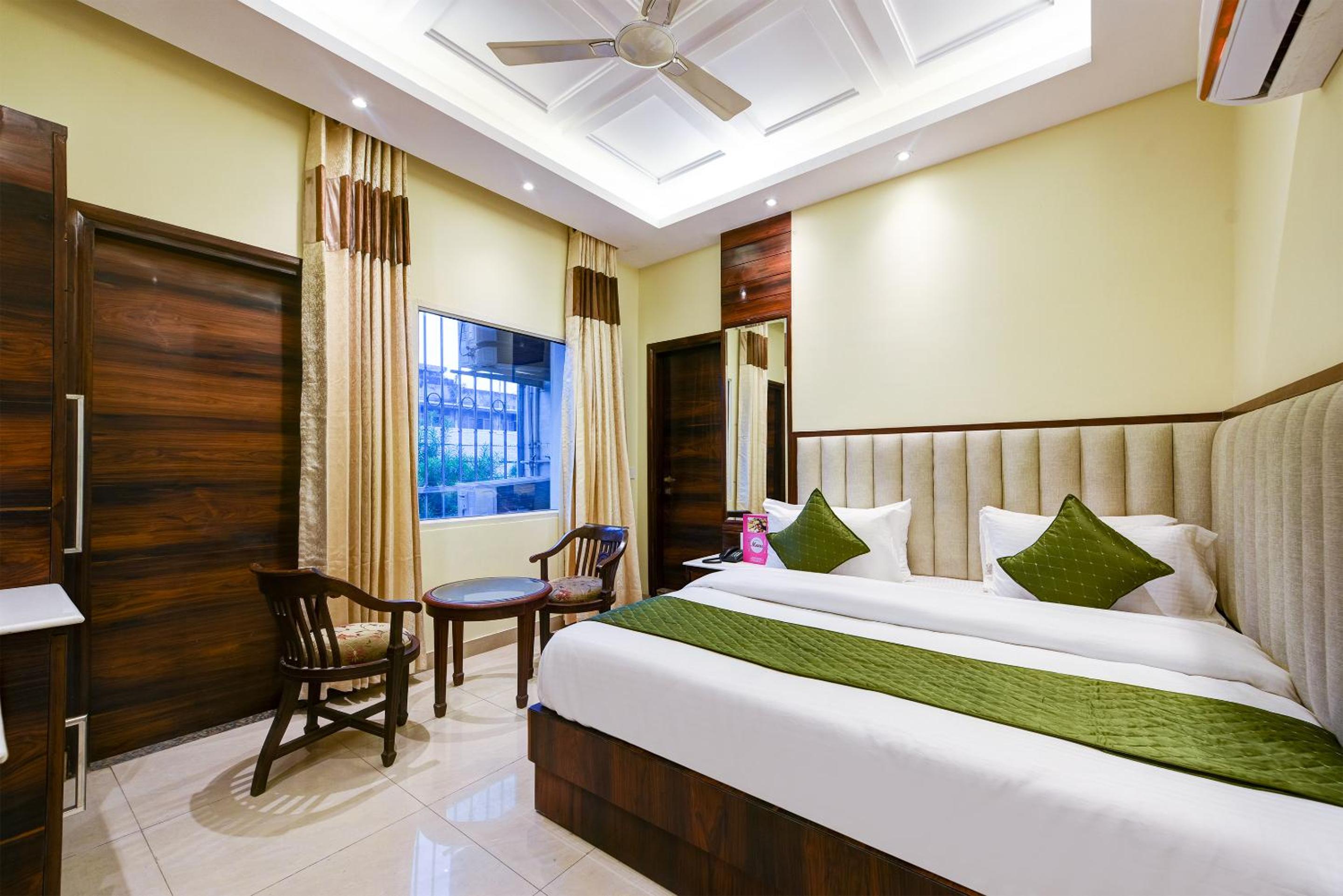 Hotel Geet Deluxe Near Connaught Place and New Delhi Railway Station