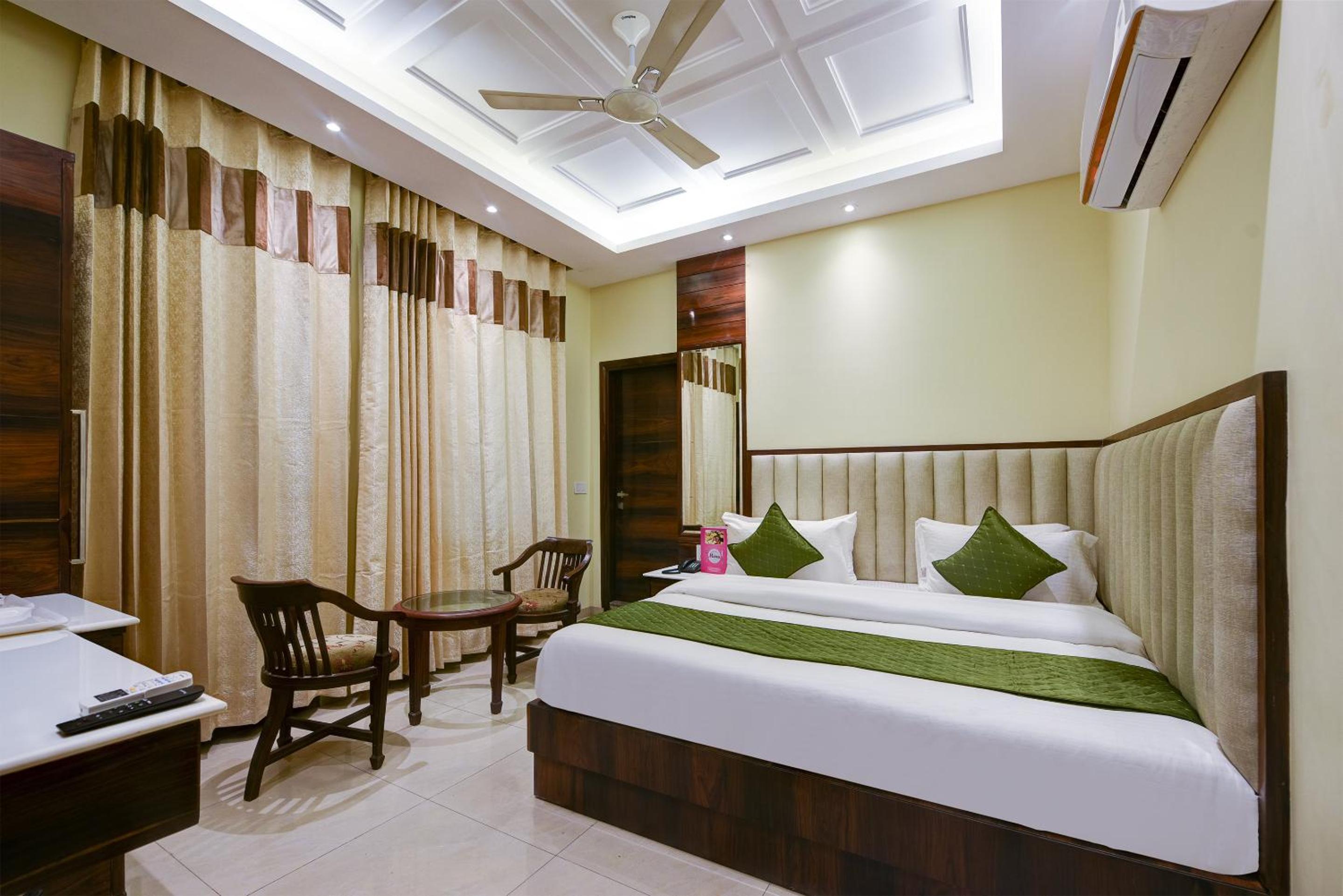 Hotel Geet Deluxe Near Connaught Place and New Delhi Railway Station