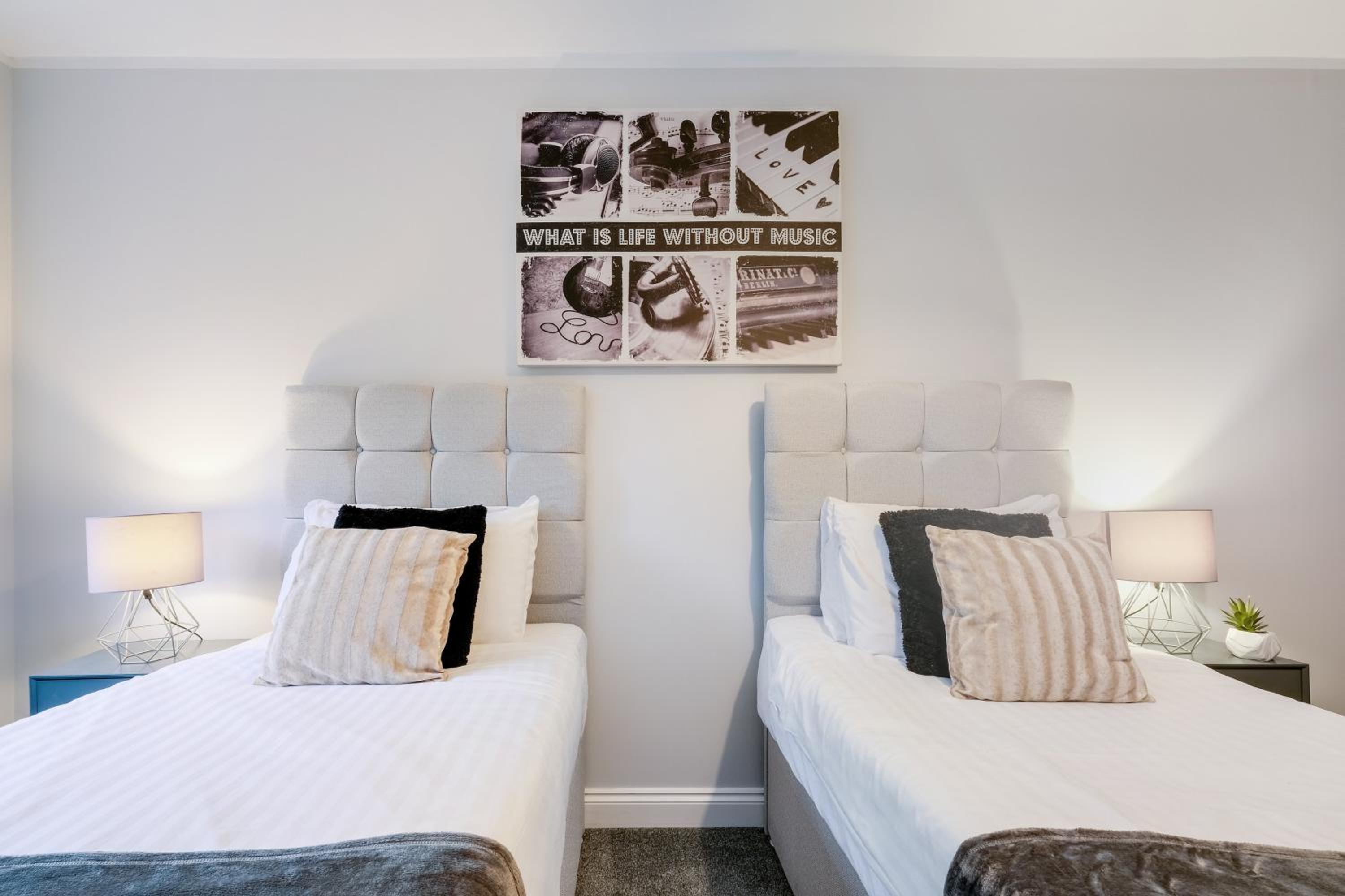 The Modern Apartments - 2 Bedroom with Parking by 360Stays view 4