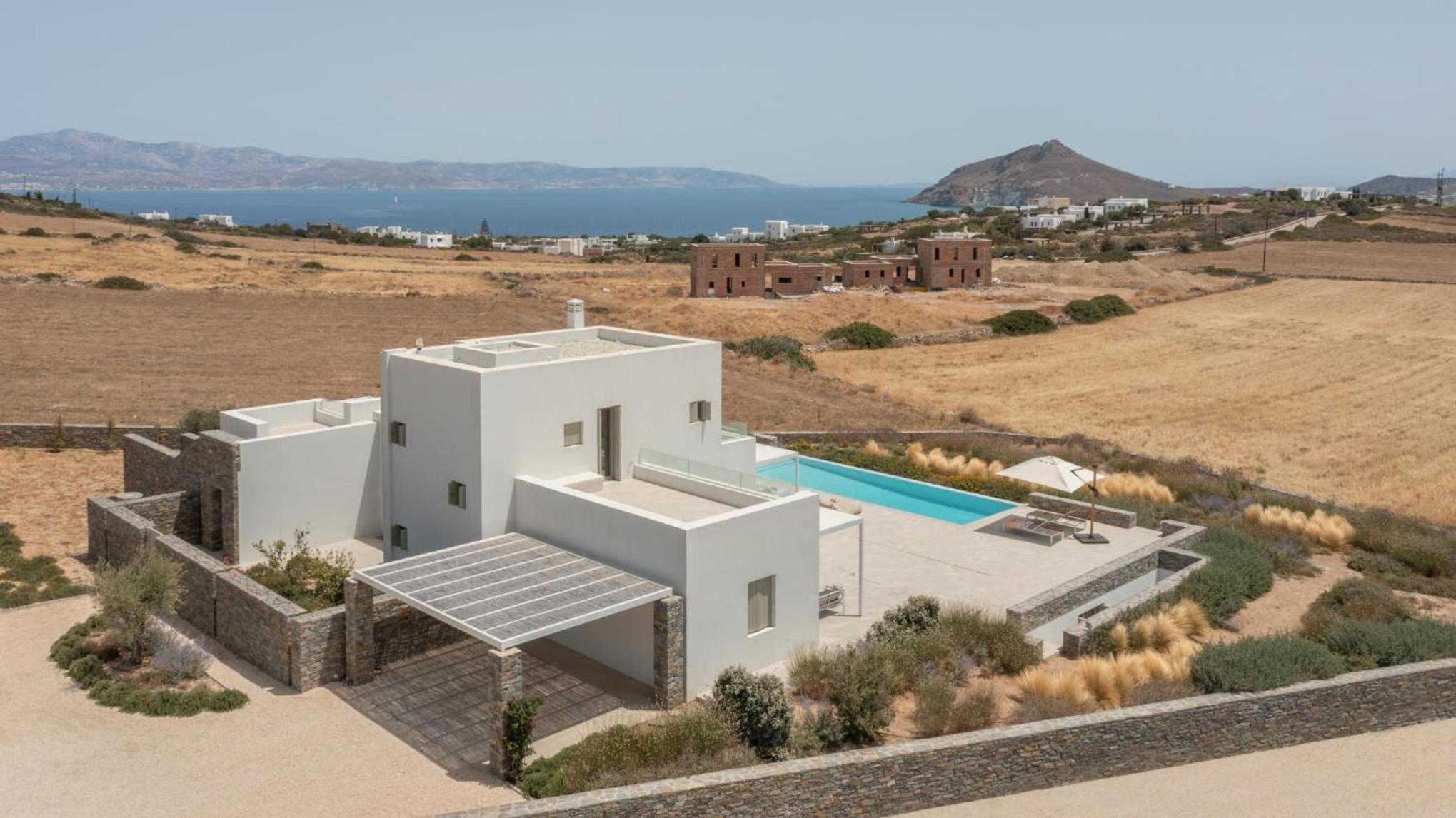 Luxurious Villa Ioli Paros view 4