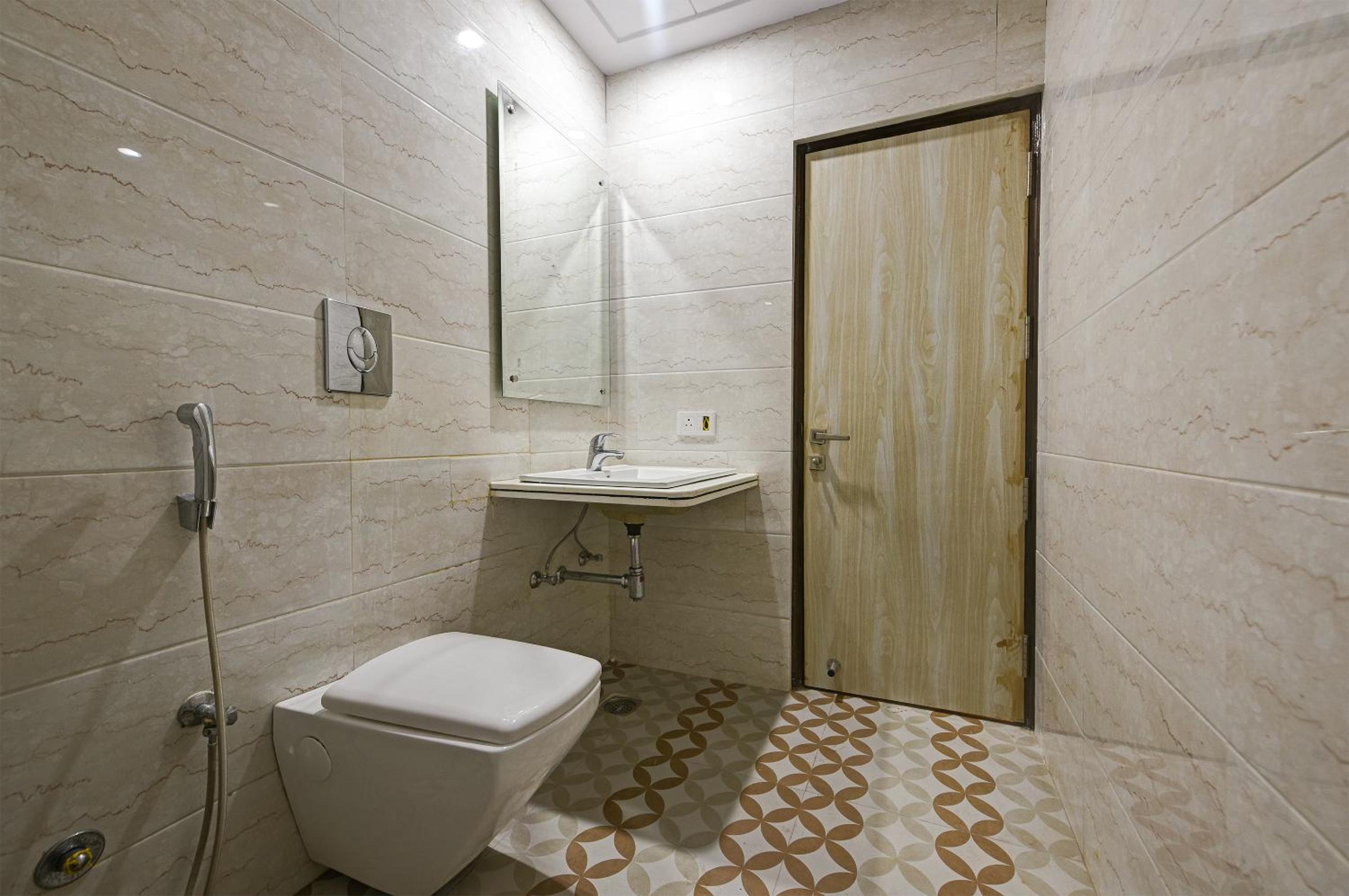 Hotel Geet Deluxe Near Connaught Place and New Delhi Railway Station