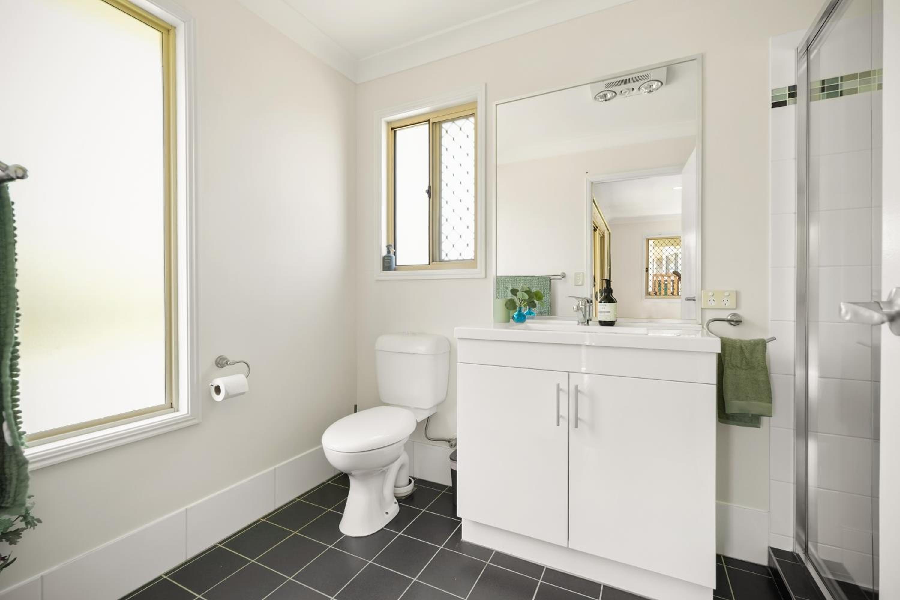 5Bdr 2Bth Bushland Home