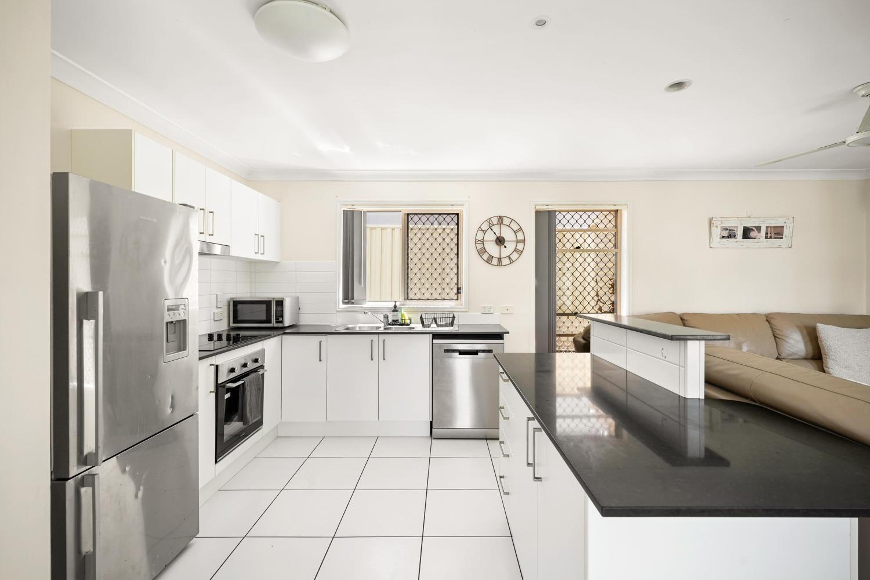 5Bdr 2Bth Bushland Home
