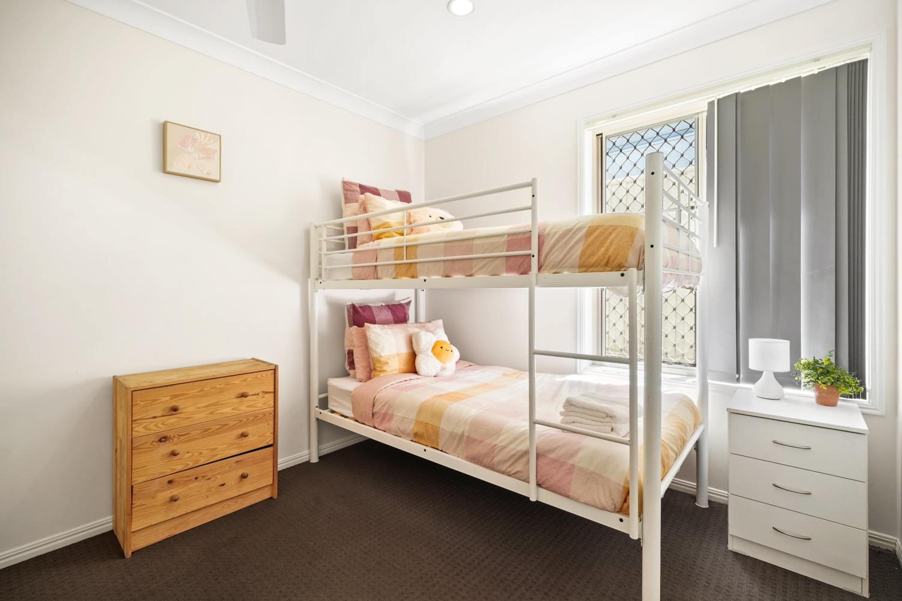 5Bdr 2Bth Bushland Home