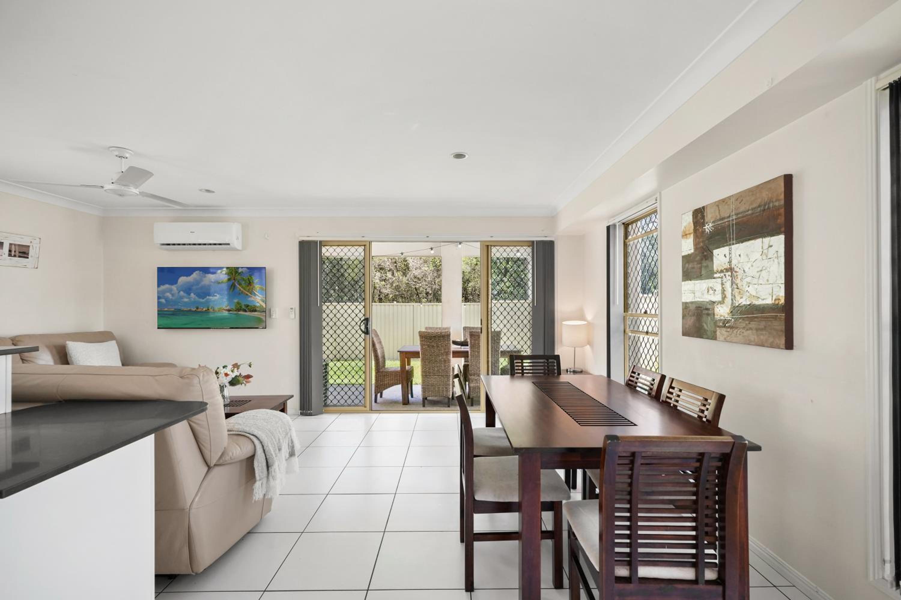 5Bdr 2Bth Bushland Home