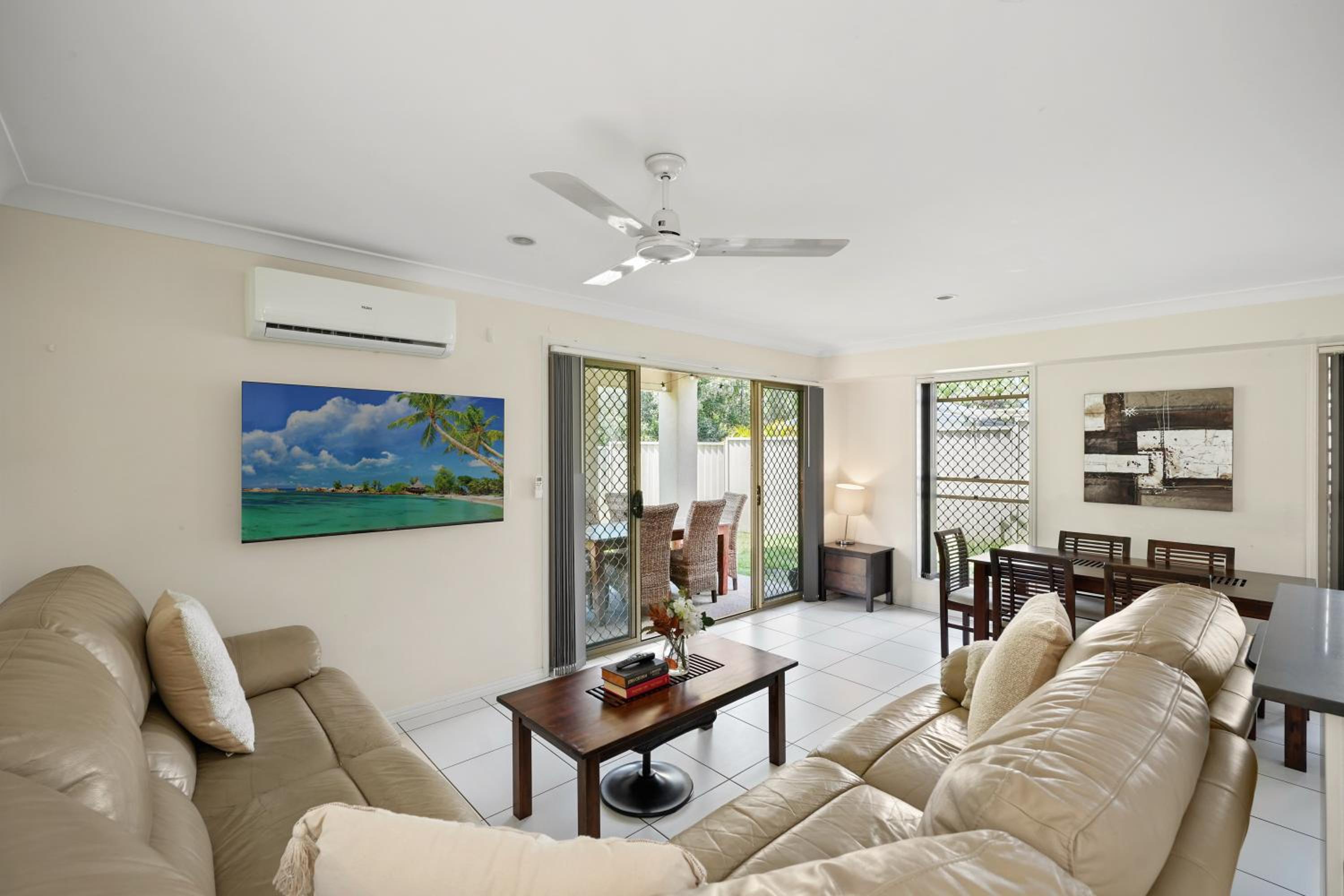 5Bdr 2Bth Bushland Home