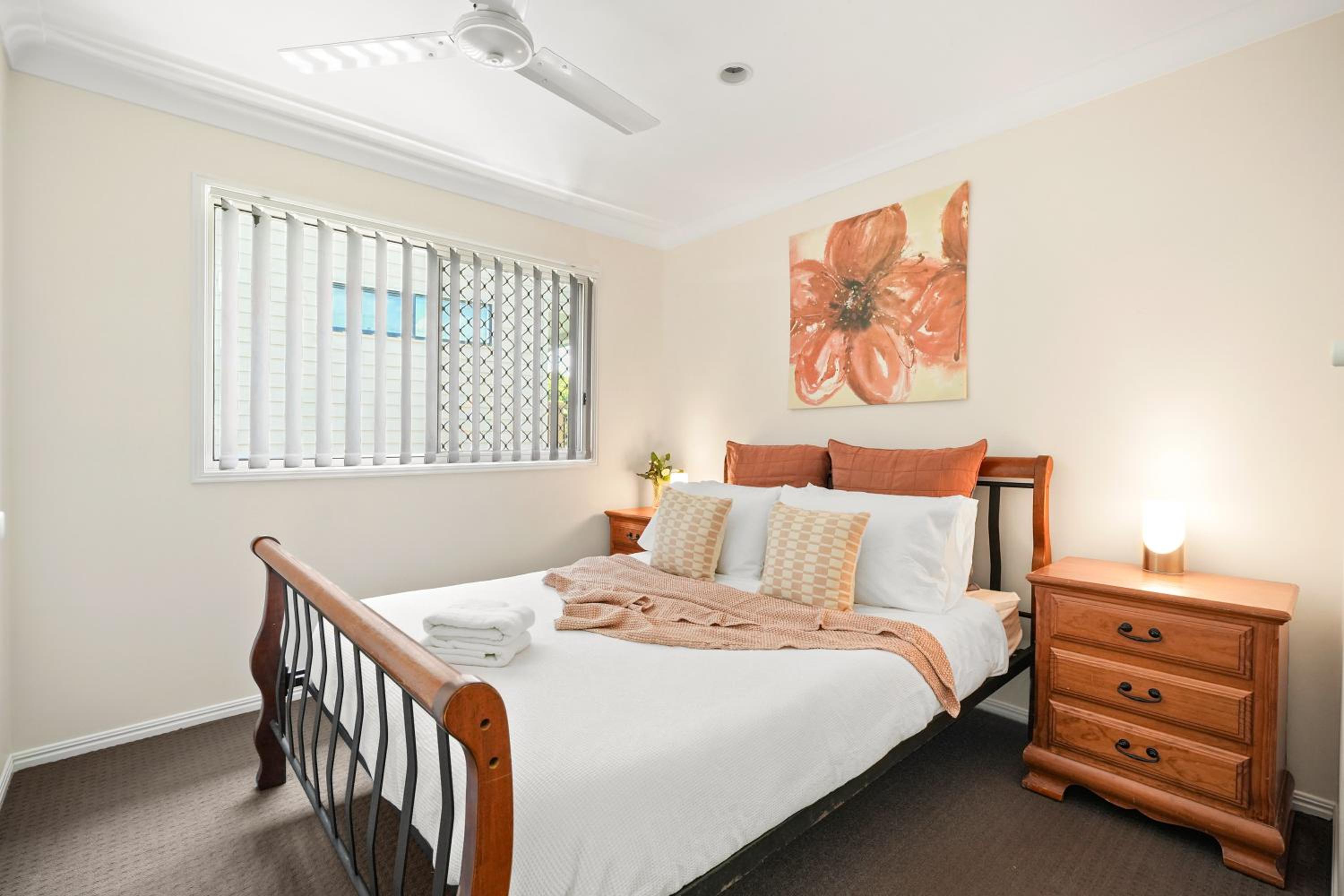 5Bdr 2Bth Bushland Home